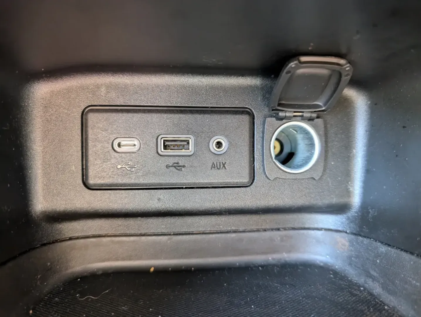 2021 /Medium Ash Gray Chevrolet Equinox LS (2GNAXHEV8M6) with an Other engine, located at 3959 U.S. 80 W, Phenix City, AL, 36870, (334) 297-4885, 32.469296, -85.135185 - Are you ready to elevate your driving experience? Discover the 2021 Chevrolet Equinox LS, perfectly crafted for those who crave comfort and versatility on the road. Whether you're a growing family needing extra space, a daily commuter navigating Phenix City's bustling streets, or someone who loves w - Photo#14