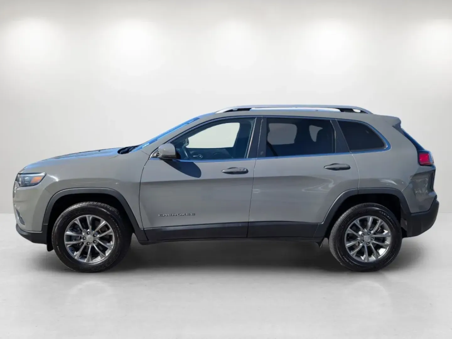 2019 /Black Jeep Cherokee Latitude Plus (1C4PJMLX5KD) with an Other engine, located at 3959 U.S. 80 W, Phenix City, AL, 36870, (334) 297-4885, 32.469296, -85.135185 - Discover the perfect blend of style, functionality, and performance that the 2019 Jeep Cherokee Latitude Plus brings to your life! Whether you're seeking reliable transportation for your growing family or planning thrilling weekend adventures, this versatile crossover is designed to meet all your ne - Photo#7