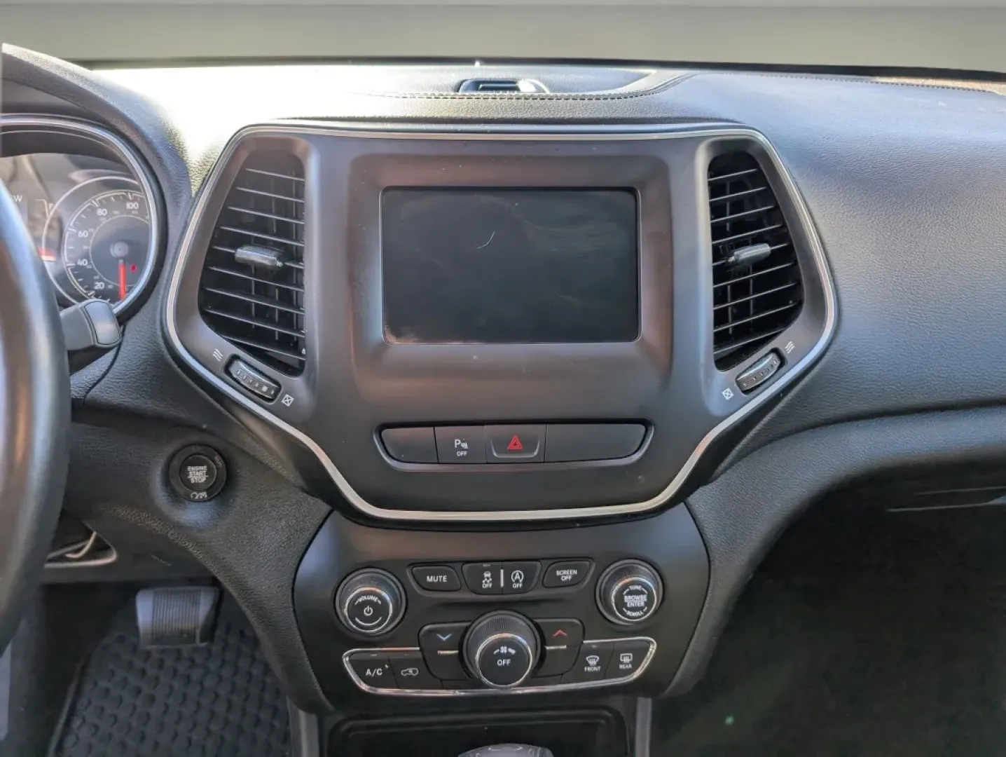 2019 /Black Jeep Cherokee Latitude Plus (1C4PJMLX5KD) with an Other engine, located at 3959 U.S. 80 W, Phenix City, AL, 36870, (334) 297-4885, 32.469296, -85.135185 - Discover the perfect blend of style, functionality, and performance that the 2019 Jeep Cherokee Latitude Plus brings to your life! Whether you're seeking reliable transportation for your growing family or planning thrilling weekend adventures, this versatile crossover is designed to meet all your ne - Photo#14