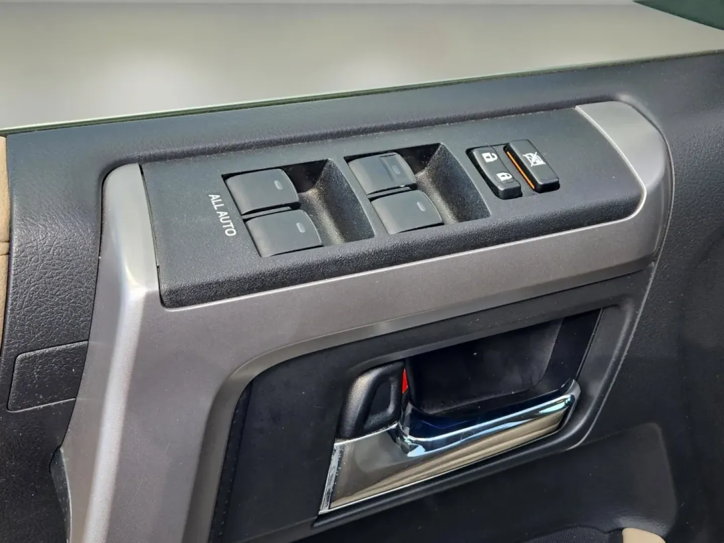 2018 Toyota 4Runner Limited (JTEZU5JR9J5) with an Other engine, located at 1430 Gateway Drive, Opelika, AL, 36801, (334) 239-0944, 32.637871, -85.409790 - **Adventure Awaits: Explore the 2018 Toyota 4Runner at Gils Auto in Prattville!**<br /> <br /> Are you ready for your next adventure? Whether you're hitting the road with friends, making weekend getaways, or simply needing a reliable SUV for your daily commute, the 2018 Toyota 4Runner is the perfect - Photo#9