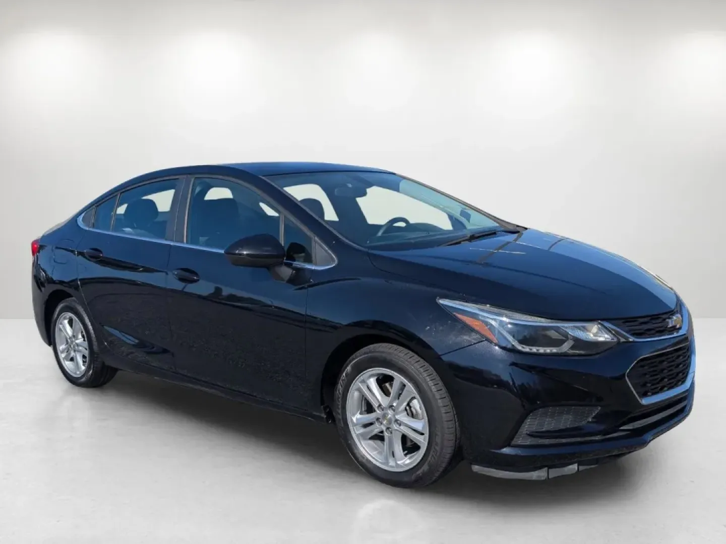 2017 /Jet Black Chevrolet Cruze LT (1G1BE5SM1H7) with an Other engine, located at 804 22nd Ave, Phenix City, AL, 36870, (334) 297-1860, 32.484749, -85.024475 - **Elevate Your Commute with the 2017 Chevrolet Cruze LT at Gils Auto, Phenix City!**<br /> <br /> Imagine transforming your daily commute into a comfortable and stylish journey. Whether you're navigating through the bustling streets of Phenix City or heading out for a weekend adventure, the 2017 Che - Photo#2