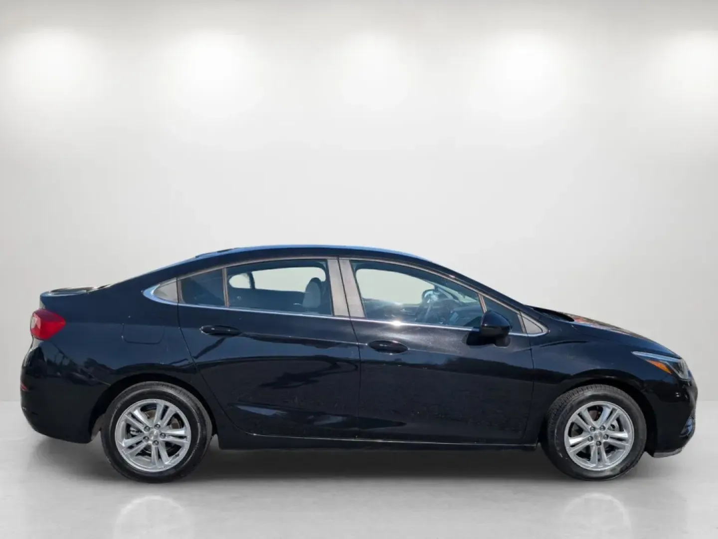 2017 /Jet Black Chevrolet Cruze LT (1G1BE5SM1H7) with an Other engine, located at 804 22nd Ave, Phenix City, AL, 36870, (334) 297-1860, 32.484749, -85.024475 - **Elevate Your Commute with the 2017 Chevrolet Cruze LT at Gils Auto, Phenix City!**<br /> <br /> Imagine transforming your daily commute into a comfortable and stylish journey. Whether you're navigating through the bustling streets of Phenix City or heading out for a weekend adventure, the 2017 Che - Photo#3