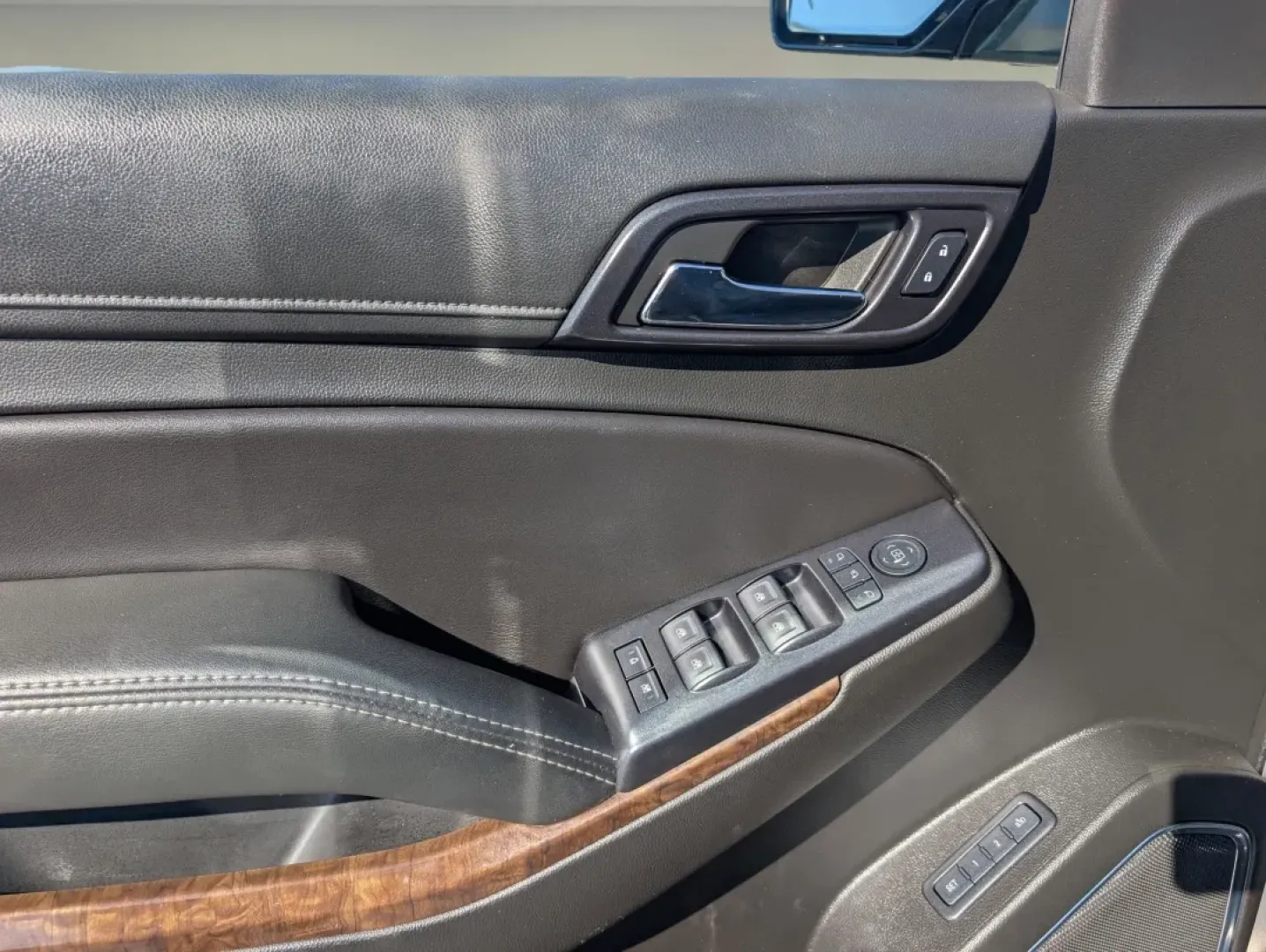 2018 /Jet Black Chevrolet Tahoe LT (1GNSCBKC0JR) with an Other engine, located at 7000 Northlake Connector, Columbus, GA, 31904, (706) 987-8085, 32.524975, -84.978134 - **Explore Your Next Adventure with the 2018 Chevrolet Tahoe LT Perfect for Family Getaways!**<br /> <br /> Are you ready for your next family camping trip, weekend adventure, or daily commute? The 2018 Chevrolet Tahoe LT is designed for those who refuse to compromise on space, comfort, and technolo - Photo#8