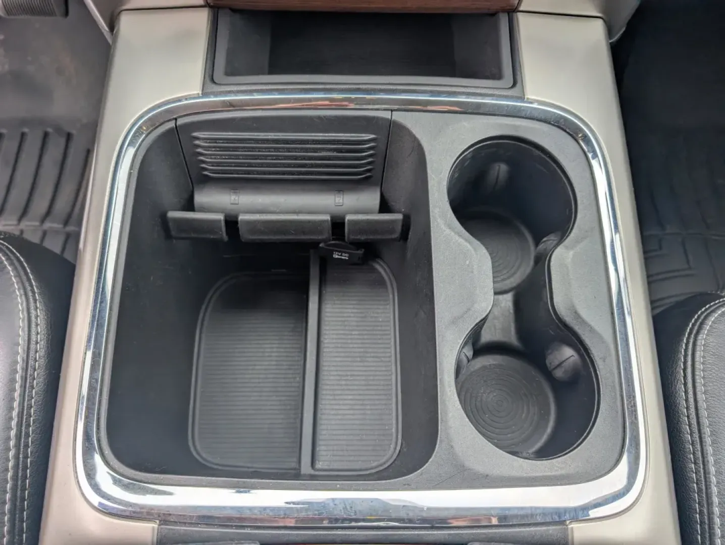 2016 /Black Ram 2500 Laramie (3C6UR5FL7GG) with an Other engine, located at 5115 14th Ave., Columbus, GA, 31904, (706) 323-0345, 32.511494, -84.971046 - **Discover Your Next Adventure with the 2016 Ram 2500 Laramie Crew Cab Pickup at Gils Auto, Phenix City!**<br /> <br /> Are you ready to tackle both your workweek and weekend adventures with unmatched confidence? The 2016 Ram 2500 Laramie is your perfect companion for fulfilling all your hauling nee - Photo#9