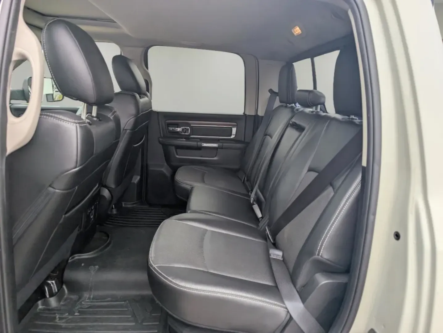 2016 /Black Ram 2500 Laramie (3C6UR5FL7GG) with an Other engine, located at 5115 14th Ave., Columbus, GA, 31904, (706) 323-0345, 32.511494, -84.971046 - **Discover Your Next Adventure with the 2016 Ram 2500 Laramie Crew Cab Pickup at Gils Auto, Phenix City!**<br /> <br /> Are you ready to tackle both your workweek and weekend adventures with unmatched confidence? The 2016 Ram 2500 Laramie is your perfect companion for fulfilling all your hauling nee - Photo#13