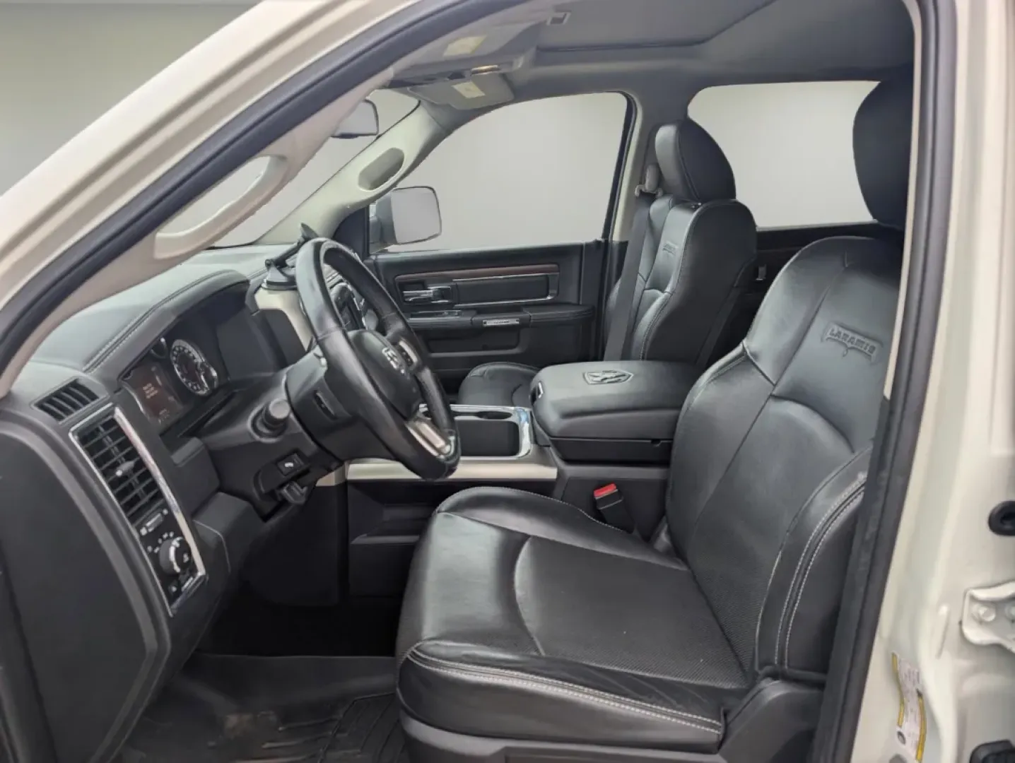 2016 /Black Ram 2500 Laramie (3C6UR5FL7GG) with an Other engine, located at 5115 14th Ave., Columbus, GA, 31904, (706) 323-0345, 32.511494, -84.971046 - **Discover Your Next Adventure with the 2016 Ram 2500 Laramie Crew Cab Pickup at Gils Auto, Phenix City!**<br /> <br /> Are you ready to tackle both your workweek and weekend adventures with unmatched confidence? The 2016 Ram 2500 Laramie is your perfect companion for fulfilling all your hauling nee - Photo#14