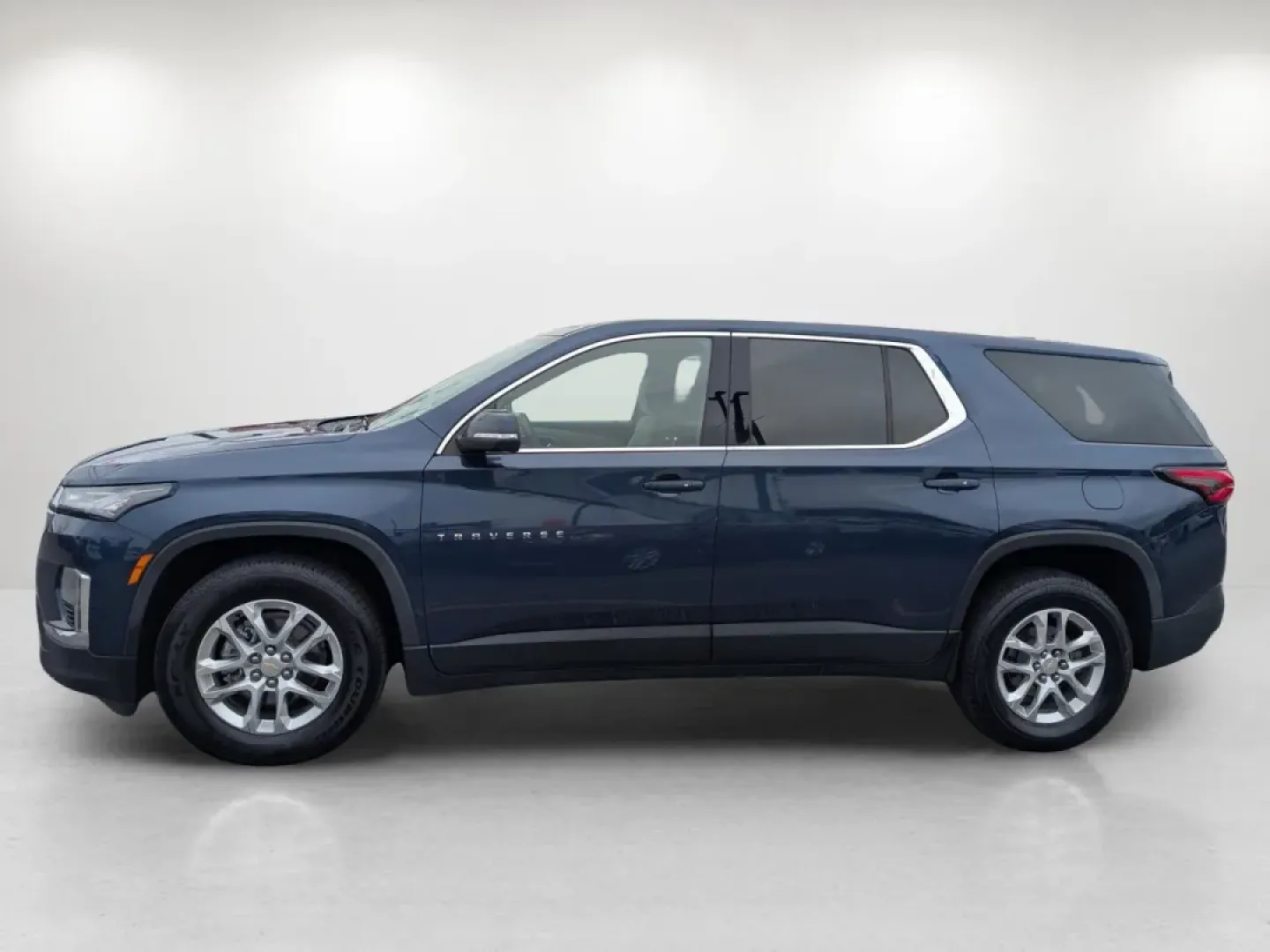 2022 /Jet Black/Chai Chevrolet Traverse LS (1GNERLKW6NJ) with an Other engine, located at 804 22nd Ave, Phenix City, AL, 36870, (334) 297-1860, 32.484749, -85.024475 - Unleash the thrill of family adventures with this stunning 2022 Chevrolet Traverse, now available at Gils Auto in Phenix City, AL. If you're seeking a vehicle that can comfortably accommodate your growing family, this spacious SUV is the perfect choice for road trips, school runs, or weekend getaway - Photo#6