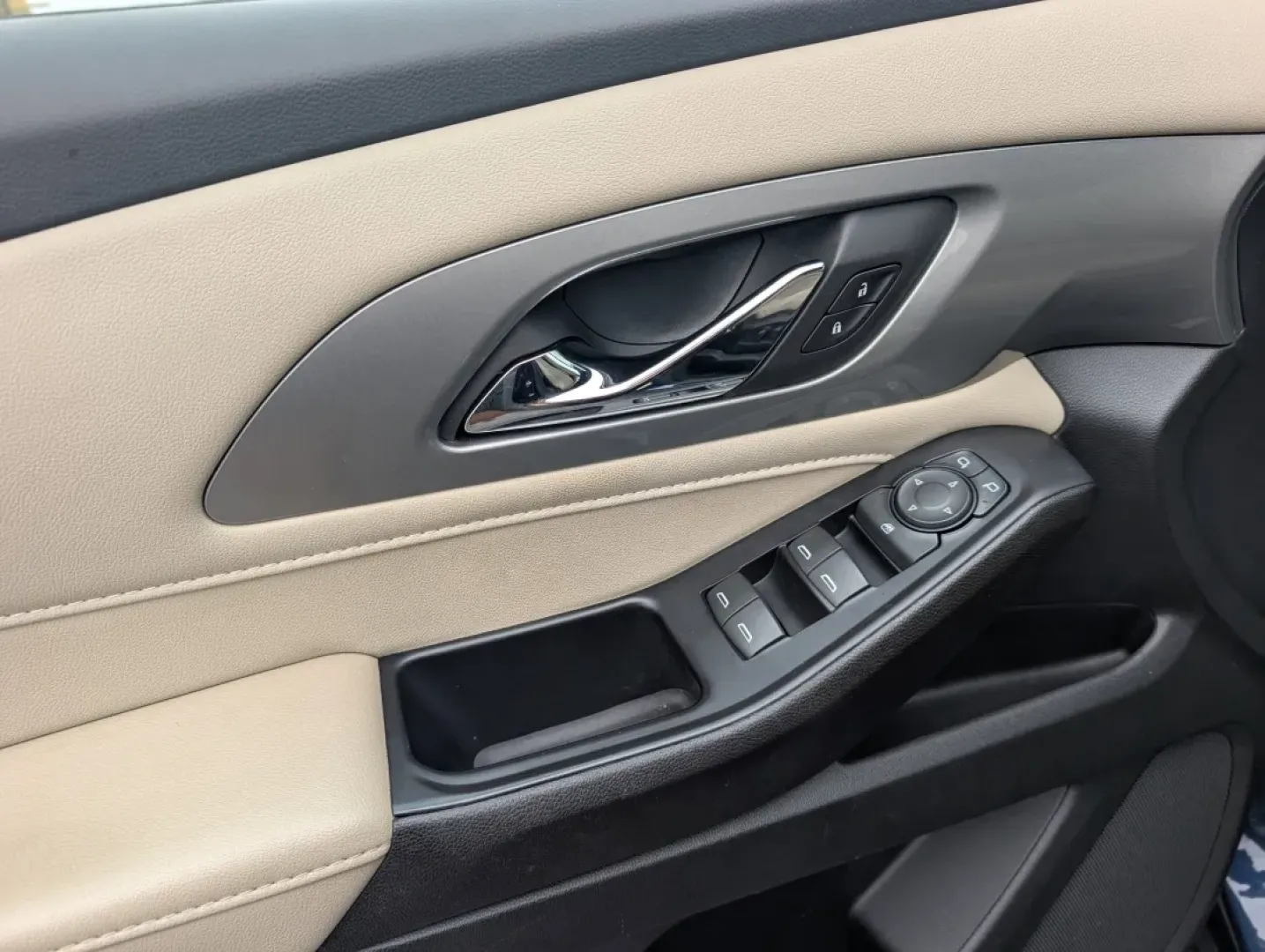 2022 /Jet Black/Chai Chevrolet Traverse LS (1GNERLKW6NJ) with an Other engine, located at 804 22nd Ave, Phenix City, AL, 36870, (334) 297-1860, 32.484749, -85.024475 - Unleash the thrill of family adventures with this stunning 2022 Chevrolet Traverse, now available at Gils Auto in Phenix City, AL. If you're seeking a vehicle that can comfortably accommodate your growing family, this spacious SUV is the perfect choice for road trips, school runs, or weekend getaway - Photo#7