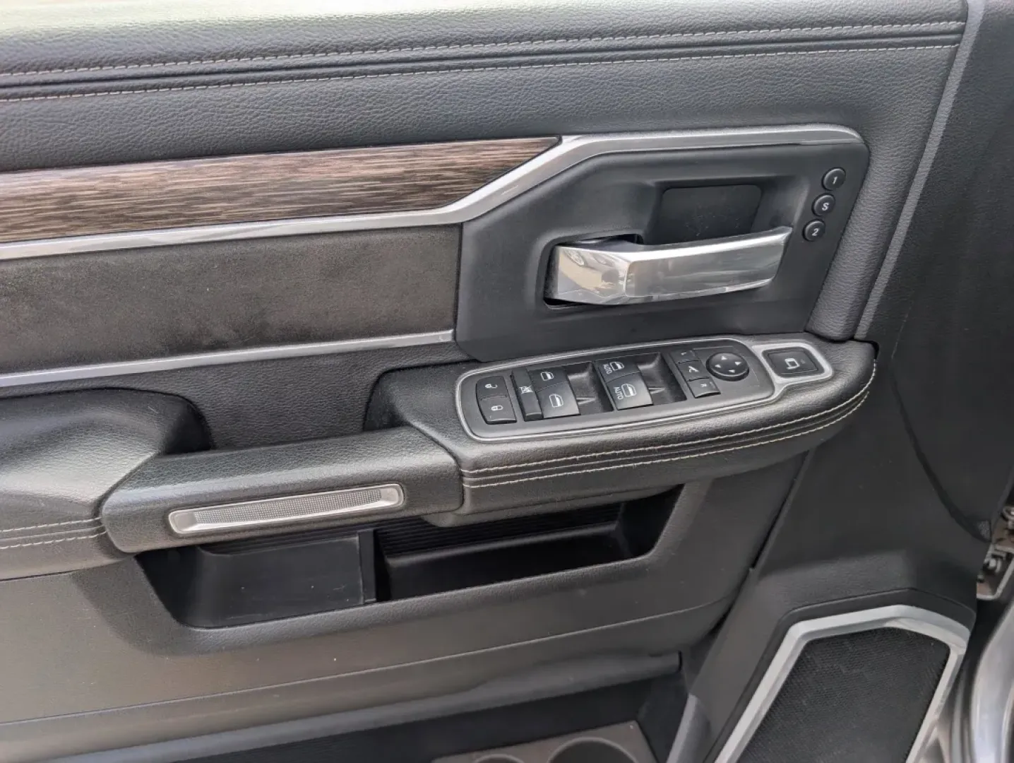 2019 /Black Ram 2500 Laramie (3C6UR5FJ2KG) with an Other engine, located at 7000 Northlake Connector, Columbus, GA, 31904, (706) 987-8085, 32.524975, -84.978134 - **Unleash Your Adventures with the 2019 Ram 2500 Laramie Crew Cab Pickup!**<br /> <br /> Are you ready to elevate your weekend adventures or tackle your daily commutes with confidence? The 2019 Ram 2500 Laramie Crew Cab Pickup is the perfect blend of power, comfort, and technology, making it an idea - Photo#8