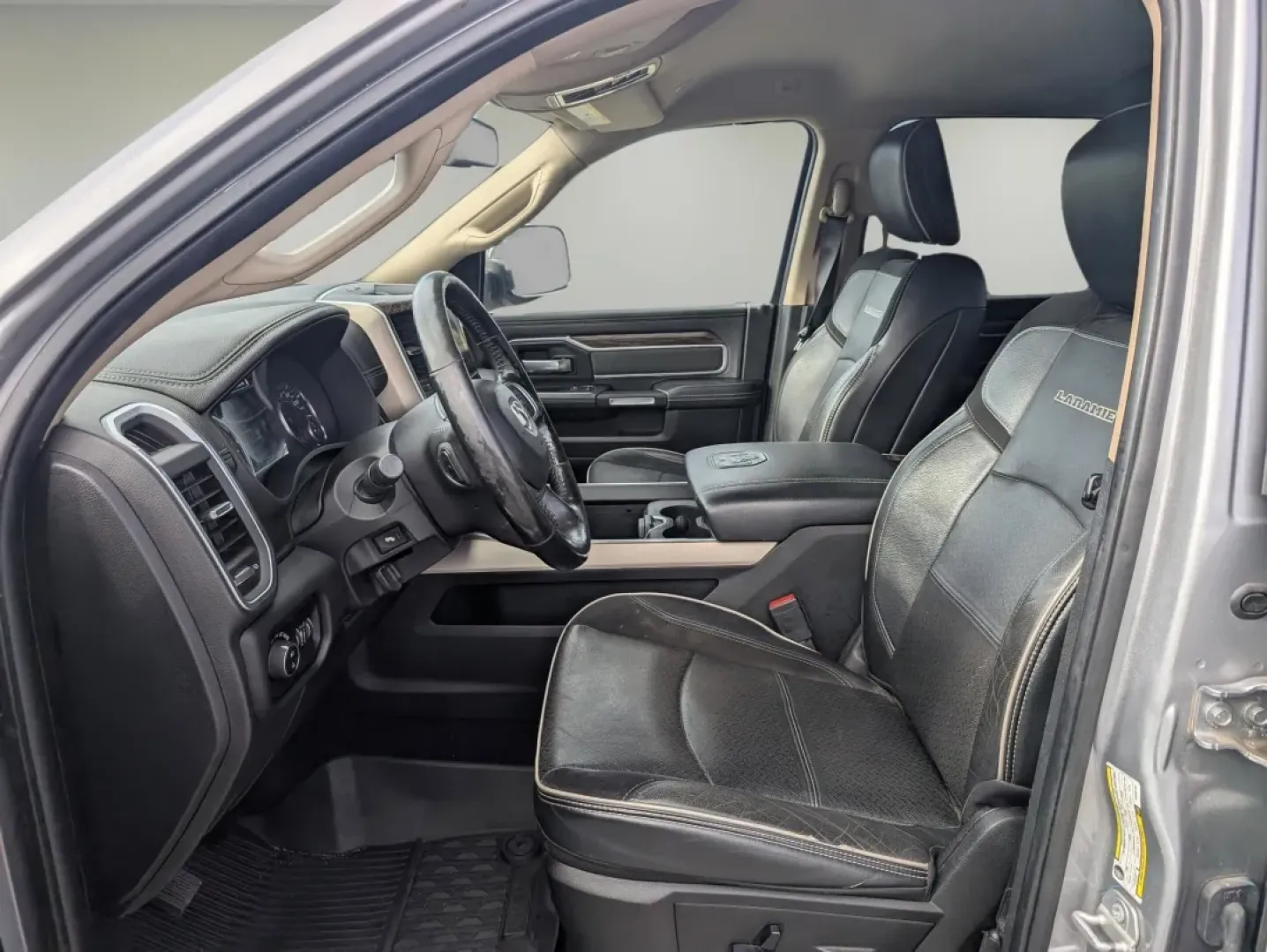 2019 /Black Ram 2500 Laramie (3C6UR5FJ2KG) with an Other engine, located at 7000 Northlake Connector, Columbus, GA, 31904, (706) 987-8085, 32.524975, -84.978134 - **Unleash Your Adventures with the 2019 Ram 2500 Laramie Crew Cab Pickup!**<br /> <br /> Are you ready to elevate your weekend adventures or tackle your daily commutes with confidence? The 2019 Ram 2500 Laramie Crew Cab Pickup is the perfect blend of power, comfort, and technology, making it an idea - Photo#9