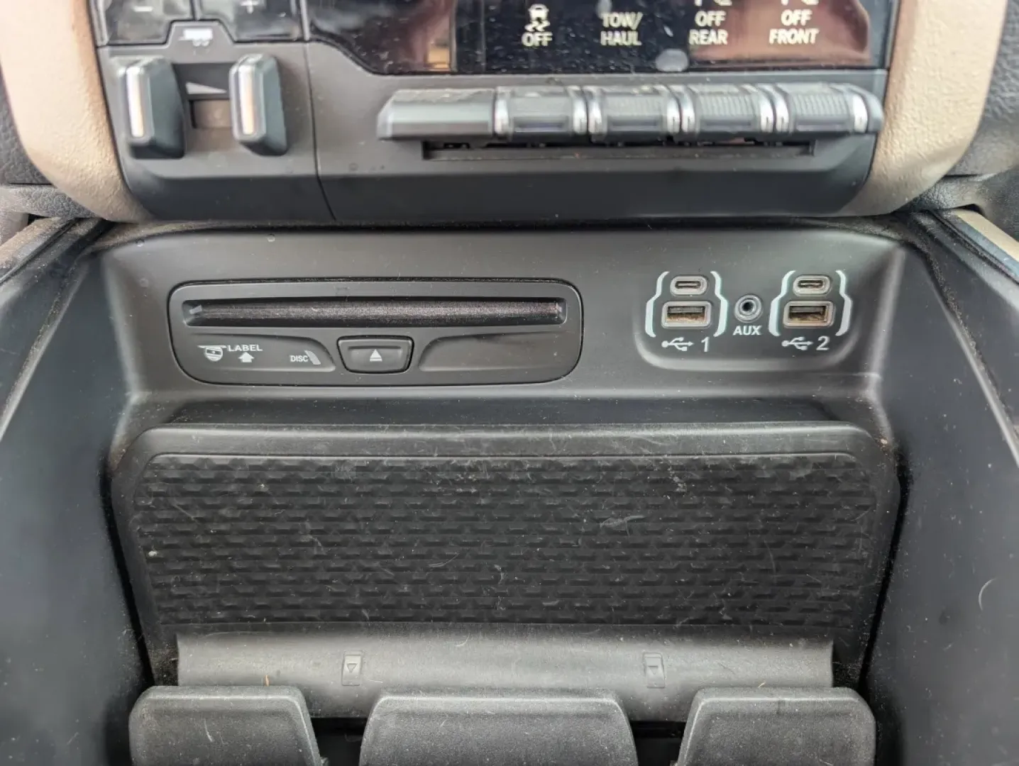 2019 /Black Ram 2500 Laramie (3C6UR5FJ2KG) with an Other engine, located at 7000 Northlake Connector, Columbus, GA, 31904, (706) 987-8085, 32.524975, -84.978134 - **Unleash Your Adventures with the 2019 Ram 2500 Laramie Crew Cab Pickup!**<br /> <br /> Are you ready to elevate your weekend adventures or tackle your daily commutes with confidence? The 2019 Ram 2500 Laramie Crew Cab Pickup is the perfect blend of power, comfort, and technology, making it an idea - Photo#15