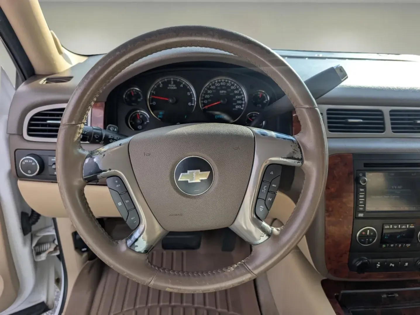 2009 /Light Cashmere/Dark Cashemere Chevrolet Suburban LTZ (1GNFC36029R) with an Other engine, located at 1430 Gateway Drive, Opelika, AL, 36801, (334) 239-0944, 32.637871, -85.409790 - **Explore the Open Road with the 2009 Chevrolet Suburban LTZ at Gils Auto Phenix City, AL!**<br /> <br /> Are you ready to elevate your driving experience and make family trips or weekend adventures unforgettable? Look no further than the 2009 Chevrolet Suburban LTZ, now available at Gils Auto, you - Photo#16