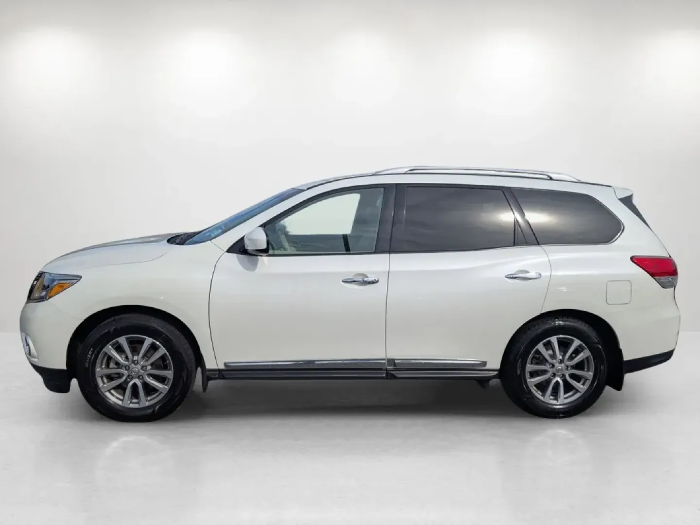 2015 /Almond Nissan Pathfinder SL (5N1AR2MN5FC) with an Other engine, located at 3959 U.S. 80 W, Phenix City, AL, 36870, (334) 297-4885, 32.469296, -85.135185 - **Drive Into Adventure with the 2015 Nissan Pathfinder SL at Gils Auto - Your Local Buy Here Pay Here Dealer!**<br /> <br /> Are you ready to elevate your family adventures or weekend getaways? The 2015 Nissan Pathfinder SL is the perfect SUV for those who value functionality, comfort, and style. Wi - Photo#8