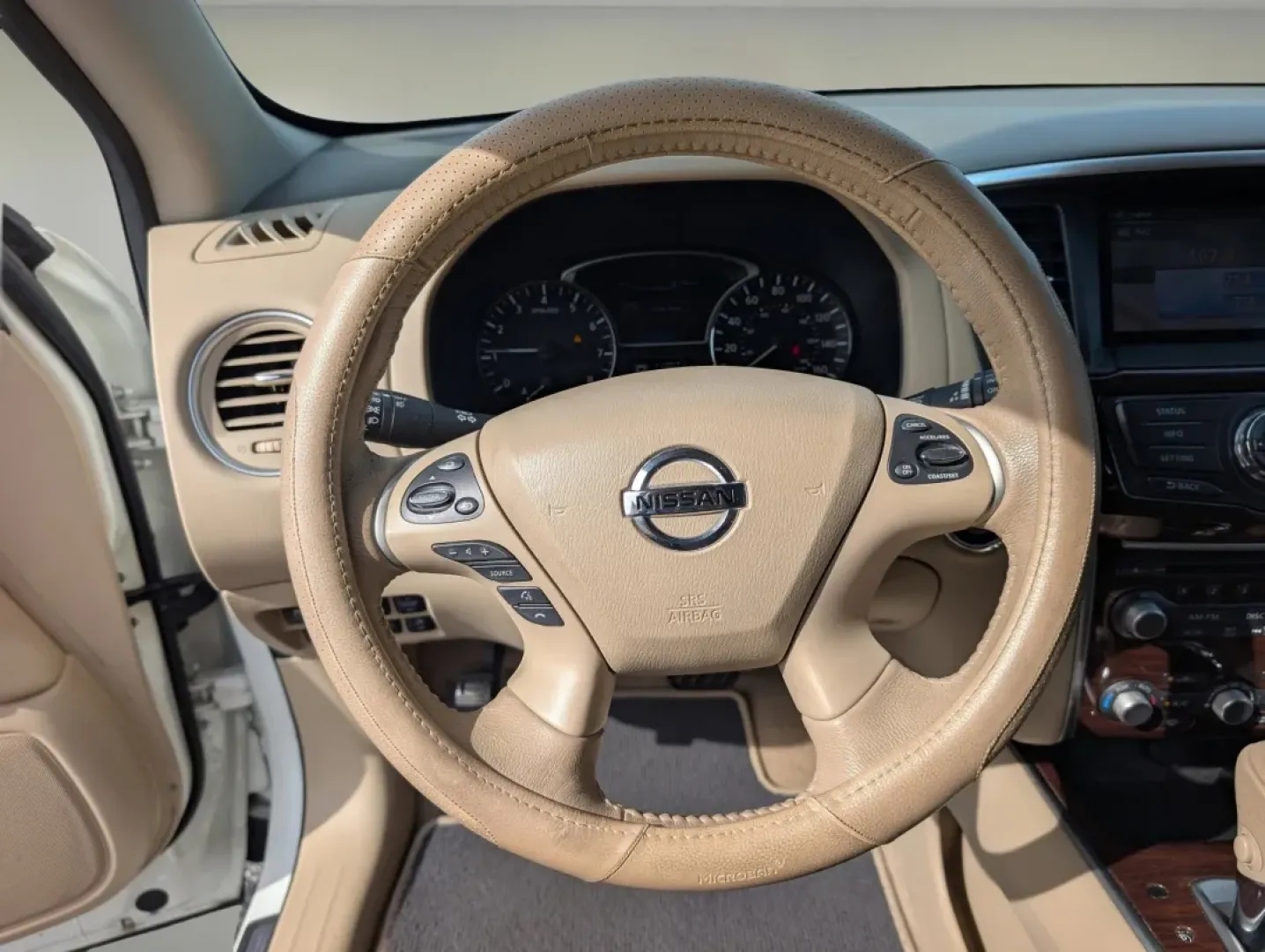 2015 /Almond Nissan Pathfinder SL (5N1AR2MN5FC) with an Other engine, located at 3959 U.S. 80 W, Phenix City, AL, 36870, (334) 297-4885, 32.469296, -85.135185 - **Drive Into Adventure with the 2015 Nissan Pathfinder SL at Gils Auto - Your Local Buy Here Pay Here Dealer!**<br /> <br /> Are you ready to elevate your family adventures or weekend getaways? The 2015 Nissan Pathfinder SL is the perfect SUV for those who value functionality, comfort, and style. Wi - Photo#17