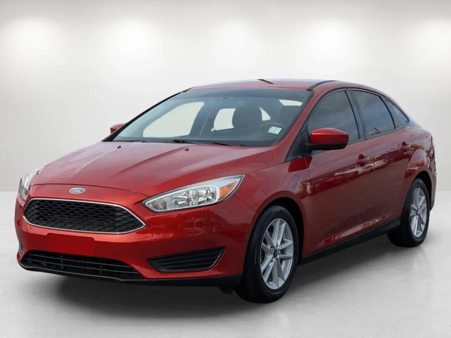 2018 Ford Focus SE's photo