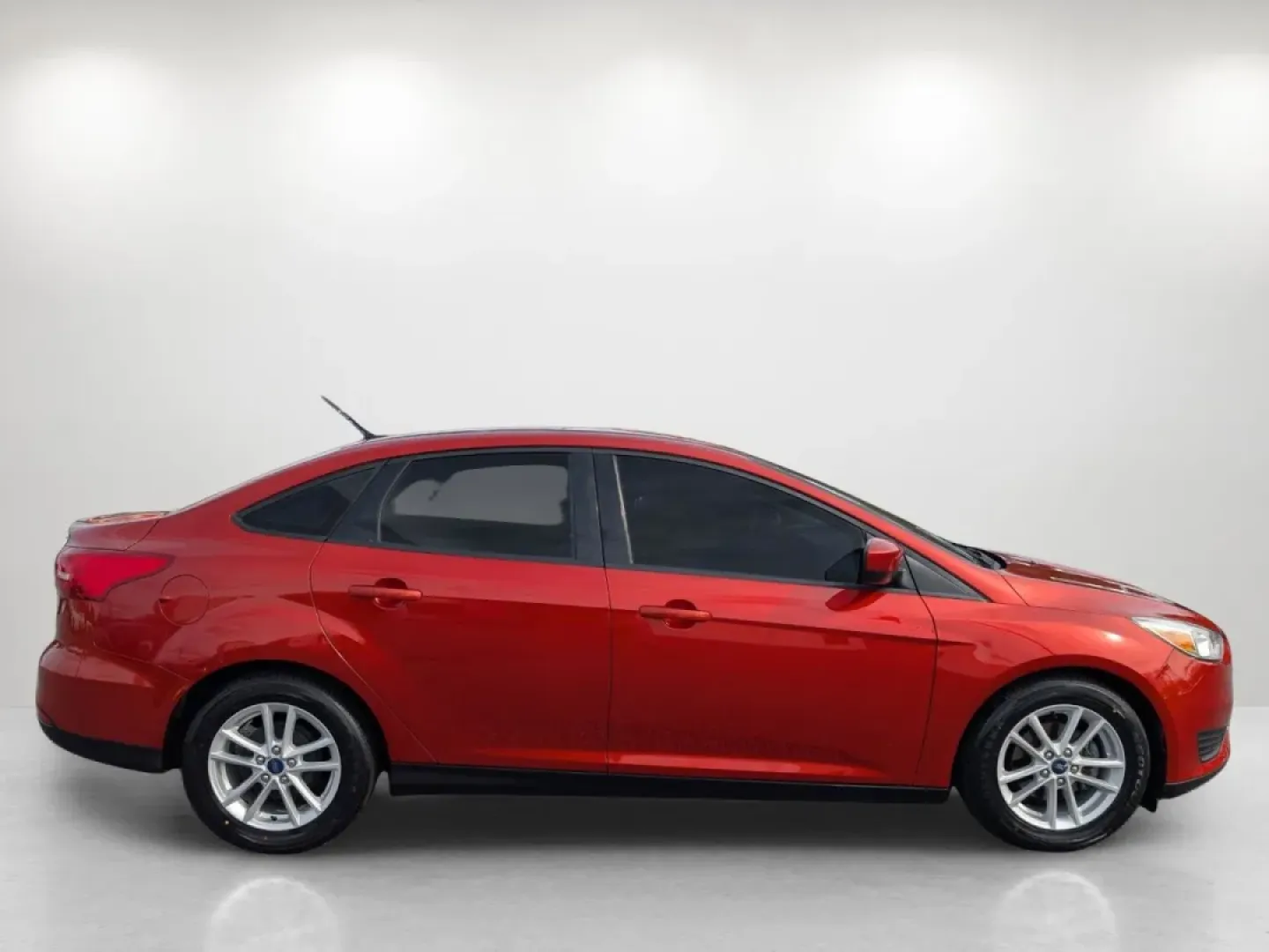 2018 Ford Focus SE (1FADP3F27JL) with an Other engine, located at 804 22nd Ave, Phenix City, AL, 36870, (334) 297-1860, 32.484749, -85.024475 - **Discover Your Next Adventure with the 2018 Ford Focus SE at Gils Auto!**<br /> <br /> Are you on the lookout for a reliable vehicle that seamlessly blends style, efficiency, and affordability? Look no further than the 2018 Ford Focus SE, now available at Gils Auto in Phenix City, AL! Perfect for c - Photo#3