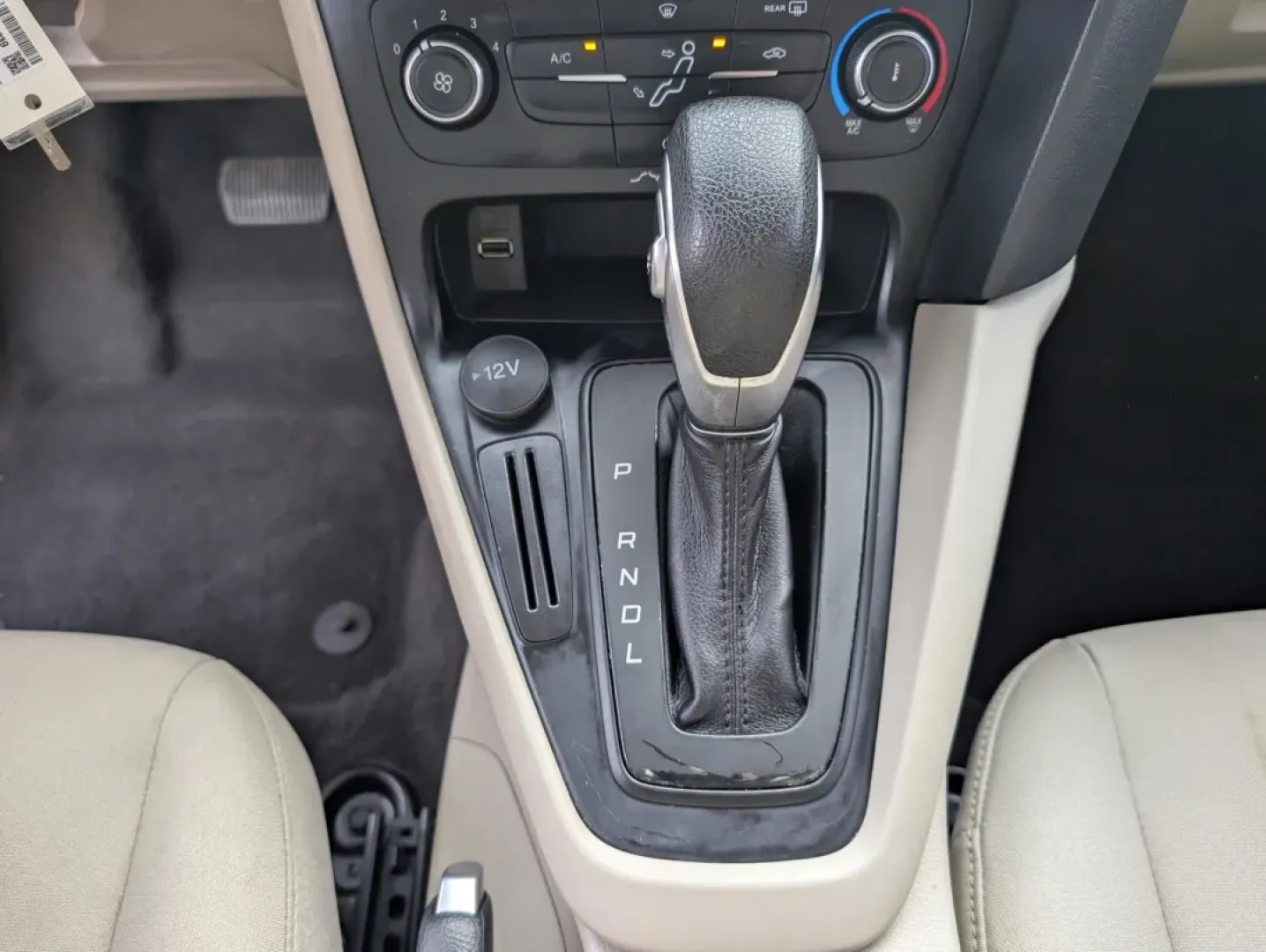 2018 Ford Focus SE (1FADP3F27JL) with an Other engine, located at 804 22nd Ave, Phenix City, AL, 36870, (334) 297-1860, 32.484749, -85.024475 - **Discover Your Next Adventure with the 2018 Ford Focus SE at Gils Auto!**<br /> <br /> Are you on the lookout for a reliable vehicle that seamlessly blends style, efficiency, and affordability? Look no further than the 2018 Ford Focus SE, now available at Gils Auto in Phenix City, AL! Perfect for c - Photo#13