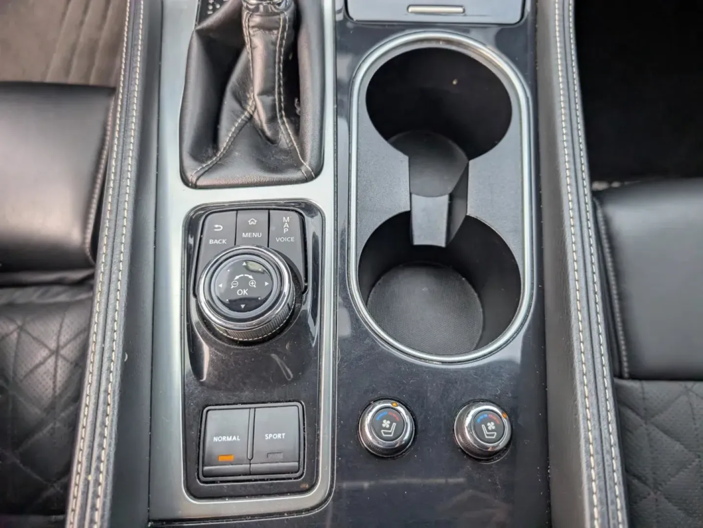 2017 /Charcoal Nissan Maxima Platinum (1N4AA6AP0HC) with an Other engine, located at 521 Old Farm Lane Rd, Prattville, AL, 36066, (334) 325-1505, 32.482460, -86.416367 - Elevate your driving experience with the 2017 Nissan Maxima Platinum, the perfect sedan for those who crave luxury and performance without compromise. Whether you're a commuter looking to upgrade your daily drive or a growing family seeking comfort and safety, this stunning vehicle effortlessly blen - Photo#13