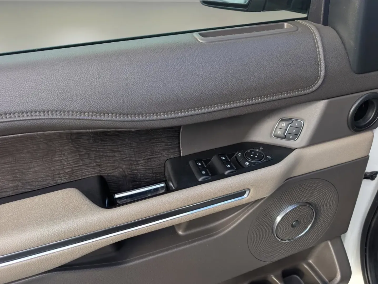 2021 Ford Expedition Max Limited (1FMJK2AT8ME) with an Other engine, located at 1430 Gateway Drive, Opelika, AL, 36801, (334) 239-0944, 32.637871, -85.409790 - ### 2021 Ford Expedition Max Limited Perfect for Family Adventures!<br /> <br /> Are you ready to elevate your family's travel experience? Look no further than the **2021 Ford Expedition Max Limited** the ultimate SUV designed for both comfort and capability. Whether you're planning a weekend geta - Photo#8