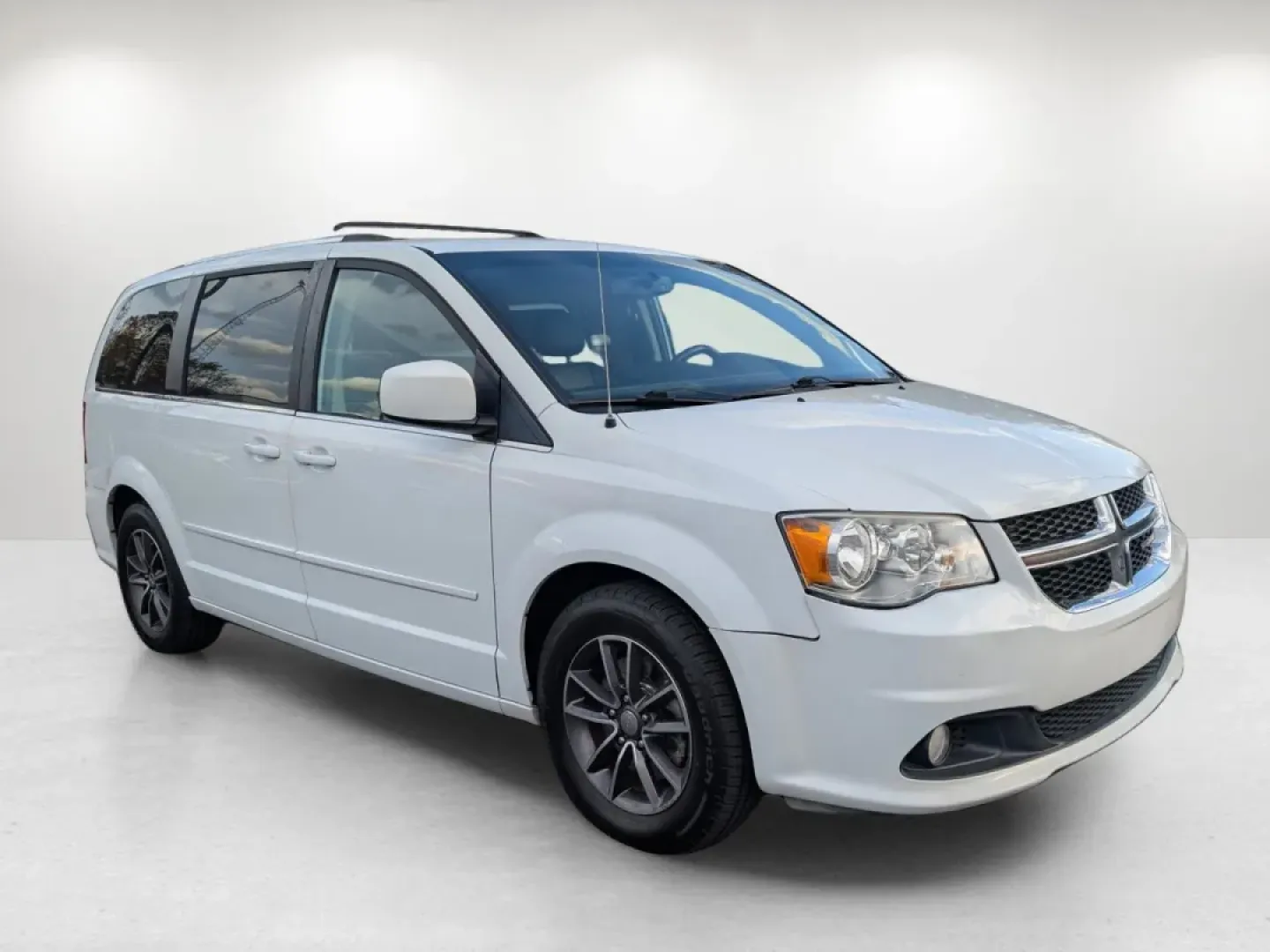 2017 /Black/Light Graystone Dodge Grand Caravan SXT (2C4RDGCG1HR) with an Other engine, located at 804 22nd Ave, Phenix City, AL, 36870, (334) 297-1860, 32.484749, -85.024475 - ### Experience Family Adventures in the 2017 Dodge Grand Caravan SXT!<br /> <br /> Are you looking for the perfect vehicle that can comfortably accommodate your growing family or serve as your reliable daily driver? Look no further than the 2017 Dodge Grand Caravan SXT, available now at Gils Auto in - Photo#2