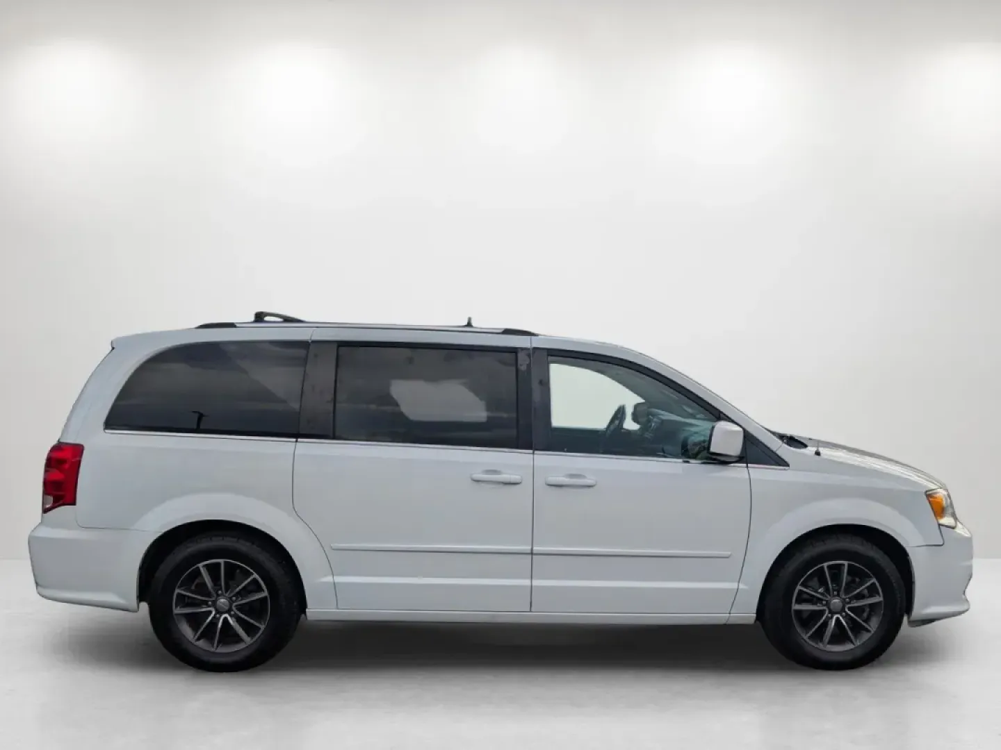 2017 /Black/Light Graystone Dodge Grand Caravan SXT (2C4RDGCG1HR) with an Other engine, located at 804 22nd Ave, Phenix City, AL, 36870, (334) 297-1860, 32.484749, -85.024475 - ### Experience Family Adventures in the 2017 Dodge Grand Caravan SXT!<br /> <br /> Are you looking for the perfect vehicle that can comfortably accommodate your growing family or serve as your reliable daily driver? Look no further than the 2017 Dodge Grand Caravan SXT, available now at Gils Auto in - Photo#3