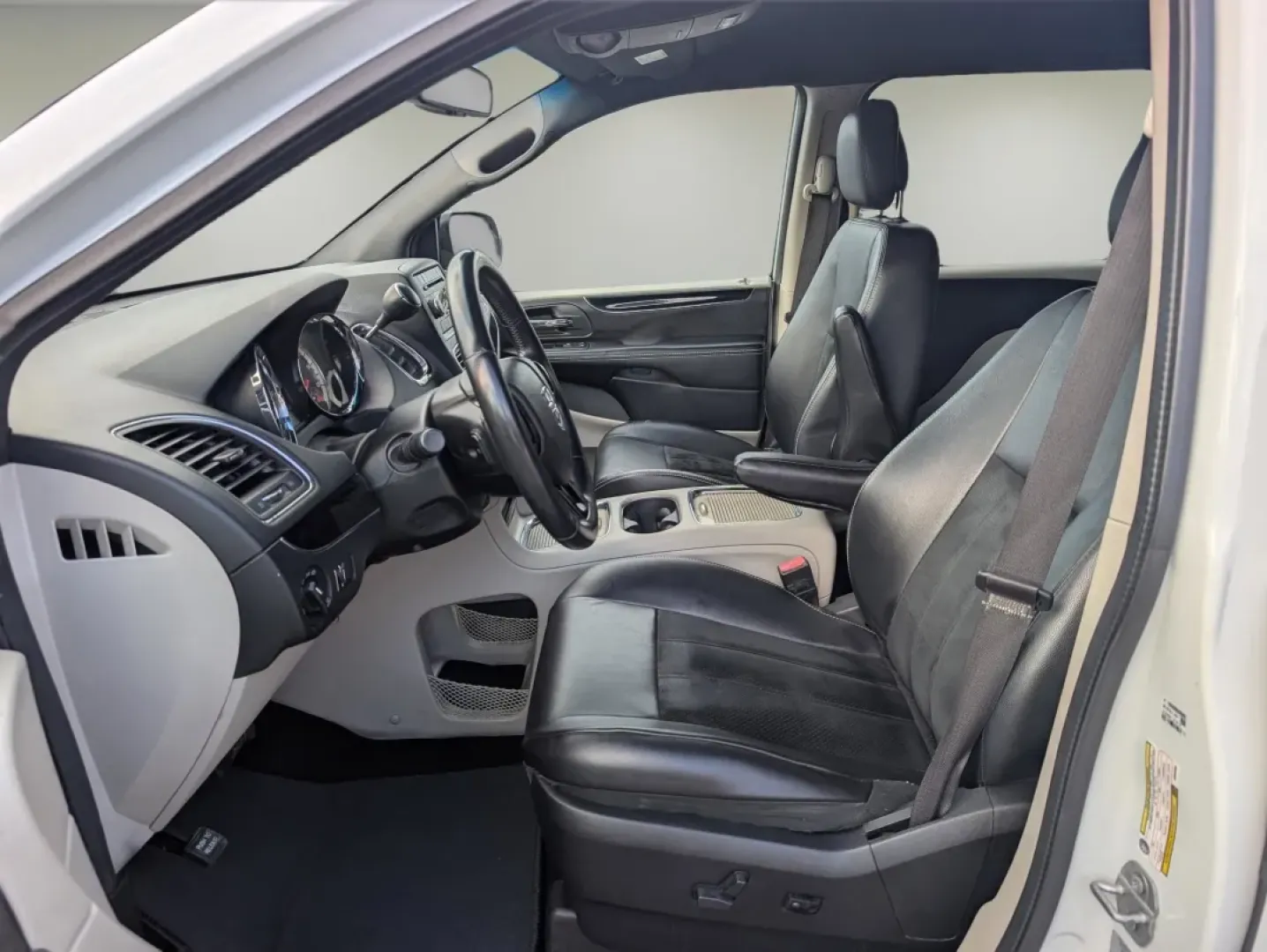 2017 /Black/Light Graystone Dodge Grand Caravan SXT (2C4RDGCG1HR) with an Other engine, located at 1430 Gateway Drive, Opelika, AL, 36801, (334) 239-0944, 32.637871, -85.409790 - ### Experience Family Adventures in the 2017 Dodge Grand Caravan SXT!<br /> <br /> Are you looking for the perfect vehicle that can comfortably accommodate your growing family or serve as your reliable daily driver? Look no further than the 2017 Dodge Grand Caravan SXT, available now at Gils Auto in - Photo#9