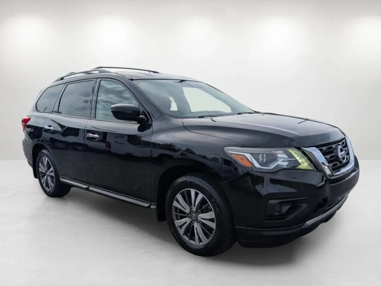 2017 /Charcoal Nissan Pathfinder S (5N1DR2MN8HC) with an Other engine, located at 3959 U.S. 80 W, Phenix City, AL, 36870, (334) 297-4885, 32.469296, -85.135185 - Experience the perfect blend of family-friendly versatility and modern technology with our 2017 Nissan Pathfinder S, available now at Gils Auto in Phenix City, AL. This stylish SUV, finished in a sleek Magnetic Black Metallic exterior, is designed for those who value comfort, space, and reliability. - Photo#2