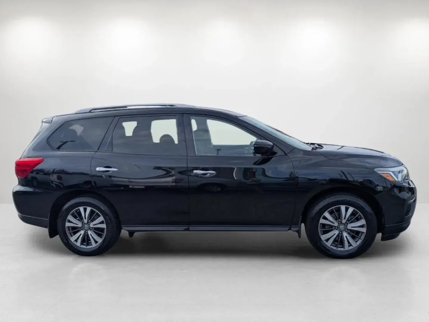 2017 /Charcoal Nissan Pathfinder S (5N1DR2MN8HC) with an Other engine, located at 3959 U.S. 80 W, Phenix City, AL, 36870, (334) 297-4885, 32.469296, -85.135185 - Experience the perfect blend of family-friendly versatility and modern technology with our 2017 Nissan Pathfinder S, available now at Gils Auto in Phenix City, AL. This stylish SUV, finished in a sleek Magnetic Black Metallic exterior, is designed for those who value comfort, space, and reliability. - Photo#3