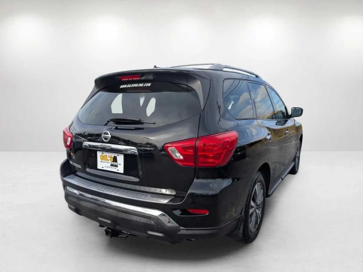 2017 /Charcoal Nissan Pathfinder S (5N1DR2MN8HC) with an Other engine, located at 3959 U.S. 80 W, Phenix City, AL, 36870, (334) 297-4885, 32.469296, -85.135185 - Experience the perfect blend of family-friendly versatility and modern technology with our 2017 Nissan Pathfinder S, available now at Gils Auto in Phenix City, AL. This stylish SUV, finished in a sleek Magnetic Black Metallic exterior, is designed for those who value comfort, space, and reliability. - Photo#4