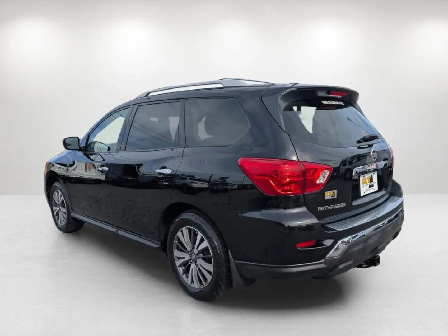 2017 /Charcoal Nissan Pathfinder S (5N1DR2MN8HC) with an Other engine, located at 3959 U.S. 80 W, Phenix City, AL, 36870, (334) 297-4885, 32.469296, -85.135185 - Experience the perfect blend of family-friendly versatility and modern technology with our 2017 Nissan Pathfinder S, available now at Gils Auto in Phenix City, AL. This stylish SUV, finished in a sleek Magnetic Black Metallic exterior, is designed for those who value comfort, space, and reliability. - Photo#6