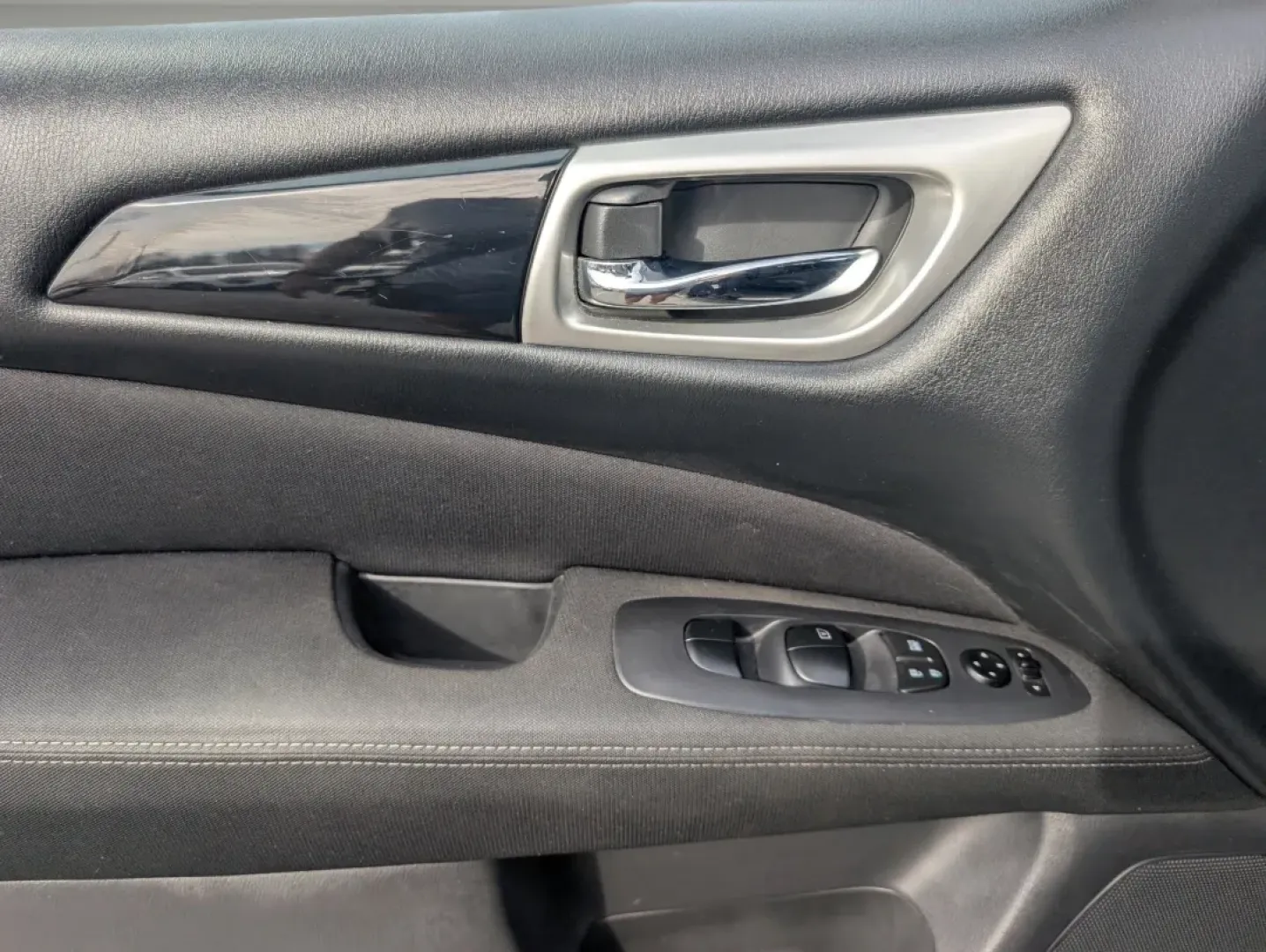 2017 /Charcoal Nissan Pathfinder S (5N1DR2MN8HC) with an Other engine, located at 3959 U.S. 80 W, Phenix City, AL, 36870, (334) 297-4885, 32.469296, -85.135185 - Experience the perfect blend of family-friendly versatility and modern technology with our 2017 Nissan Pathfinder S, available now at Gils Auto in Phenix City, AL. This stylish SUV, finished in a sleek Magnetic Black Metallic exterior, is designed for those who value comfort, space, and reliability. - Photo#8