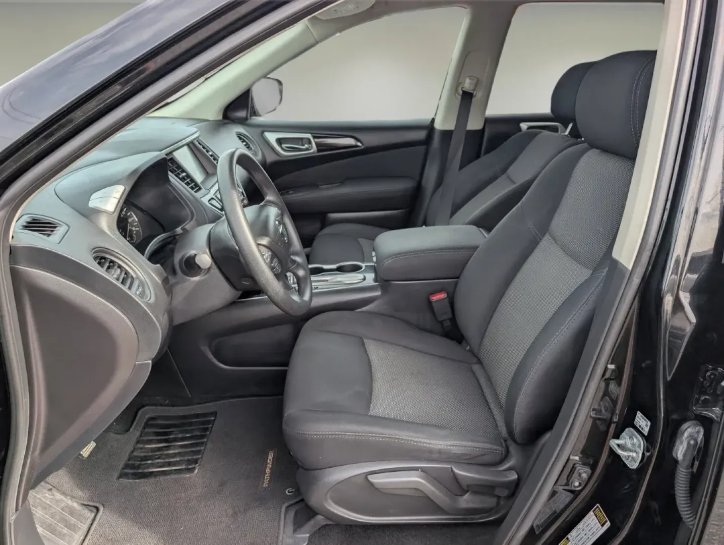 2017 /Charcoal Nissan Pathfinder S (5N1DR2MN8HC) with an Other engine, located at 3959 U.S. 80 W, Phenix City, AL, 36870, (334) 297-4885, 32.469296, -85.135185 - Experience the perfect blend of family-friendly versatility and modern technology with our 2017 Nissan Pathfinder S, available now at Gils Auto in Phenix City, AL. This stylish SUV, finished in a sleek Magnetic Black Metallic exterior, is designed for those who value comfort, space, and reliability. - Photo#9