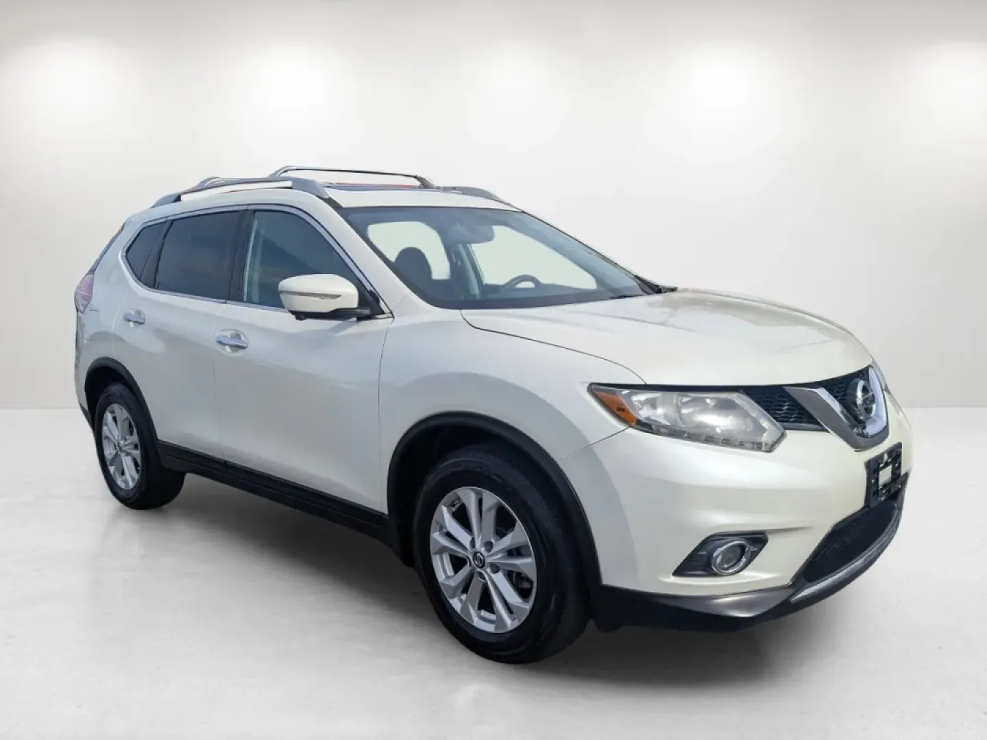 2015 /Charcoal Nissan Rogue SV (5N1AT2MT6FC) with an Other engine, located at 7000 Northlake Connector, Columbus, GA, 31904, (706) 987-8085, 32.524975, -84.978134 - **Discover Your Next Adventure with the 2015 Nissan Rogue SV at Gils Auto - Phenix City!**<br /> <br /> Are you ready to elevate your driving experience? The 2015 Nissan Rogue SV is not just a vehicle; it's your partner for adventure. Whether you're a growing family in need of a spacious SUV or a da - Photo#2