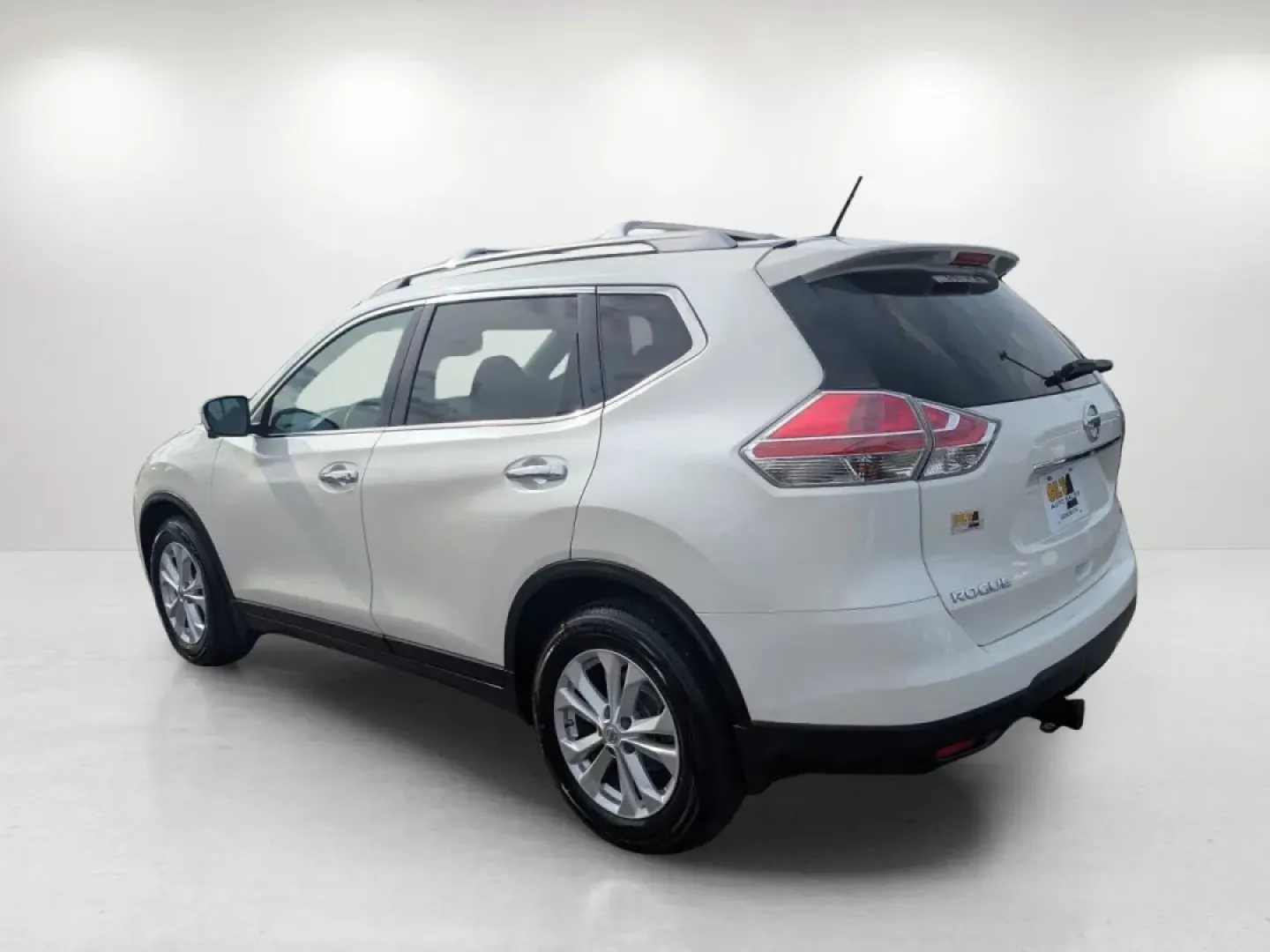 2015 /Charcoal Nissan Rogue SV (5N1AT2MT6FC) with an Other engine, located at 7000 Northlake Connector, Columbus, GA, 31904, (706) 987-8085, 32.524975, -84.978134 - **Discover Your Next Adventure with the 2015 Nissan Rogue SV at Gils Auto - Phenix City!**<br /> <br /> Are you ready to elevate your driving experience? The 2015 Nissan Rogue SV is not just a vehicle; it's your partner for adventure. Whether you're a growing family in need of a spacious SUV or a da - Photo#6