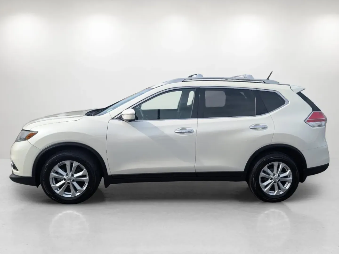 2015 /Charcoal Nissan Rogue SV (5N1AT2MT6FC) with an Other engine, located at 7000 Northlake Connector, Columbus, GA, 31904, (706) 987-8085, 32.524975, -84.978134 - **Discover Your Next Adventure with the 2015 Nissan Rogue SV at Gils Auto - Phenix City!**<br /> <br /> Are you ready to elevate your driving experience? The 2015 Nissan Rogue SV is not just a vehicle; it's your partner for adventure. Whether you're a growing family in need of a spacious SUV or a da - Photo#7