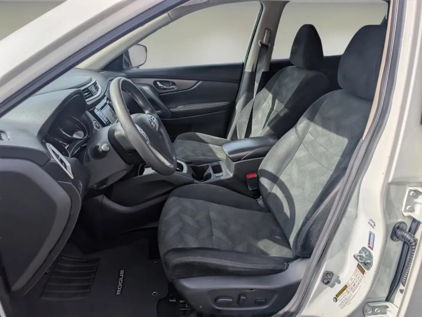 2015 /Charcoal Nissan Rogue SV (5N1AT2MT6FC) with an Other engine, located at 7000 Northlake Connector, Columbus, GA, 31904, (706) 987-8085, 32.524975, -84.978134 - **Discover Your Next Adventure with the 2015 Nissan Rogue SV at Gils Auto - Phenix City!**<br /> <br /> Are you ready to elevate your driving experience? The 2015 Nissan Rogue SV is not just a vehicle; it's your partner for adventure. Whether you're a growing family in need of a spacious SUV or a da - Photo#9