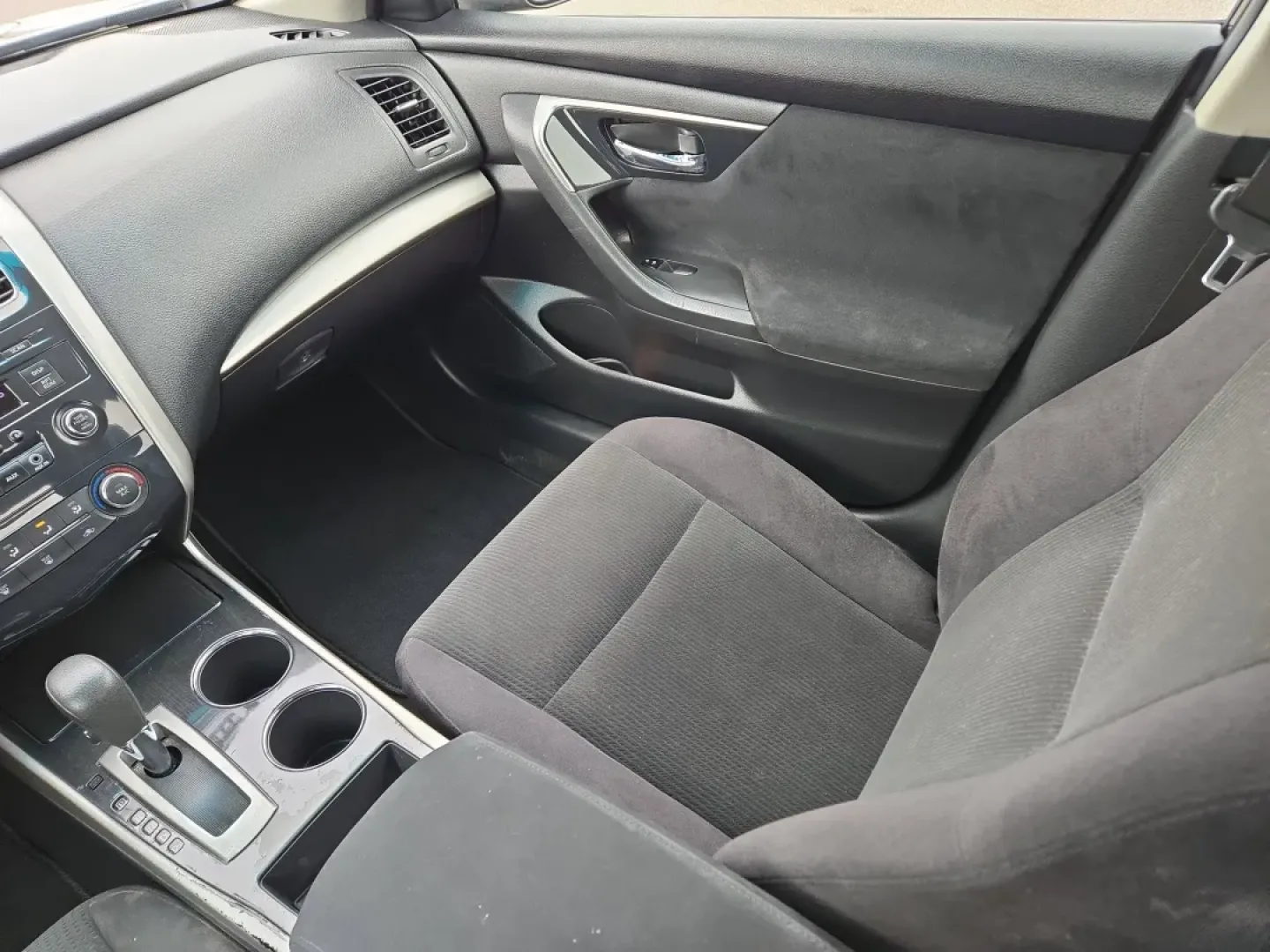 2014 /Charcoal Nissan Altima 2.5 S (1N4AL3AP6EC) with an Other engine, located at 521 Old Farm Lane Rd, Prattville, AL, 36066, (334) 325-1505, 32.482460, -86.416367 - Looking for a reliable sedan that offers both style and functionality? Look no further than this stunning 2014 Nissan Altima, available now at Gils Auto in Prattville, AL! Perfect for daily commutes, family outings, and even budget-conscious buyers, this vehicle combines efficiency and comfort in on - Photo#13