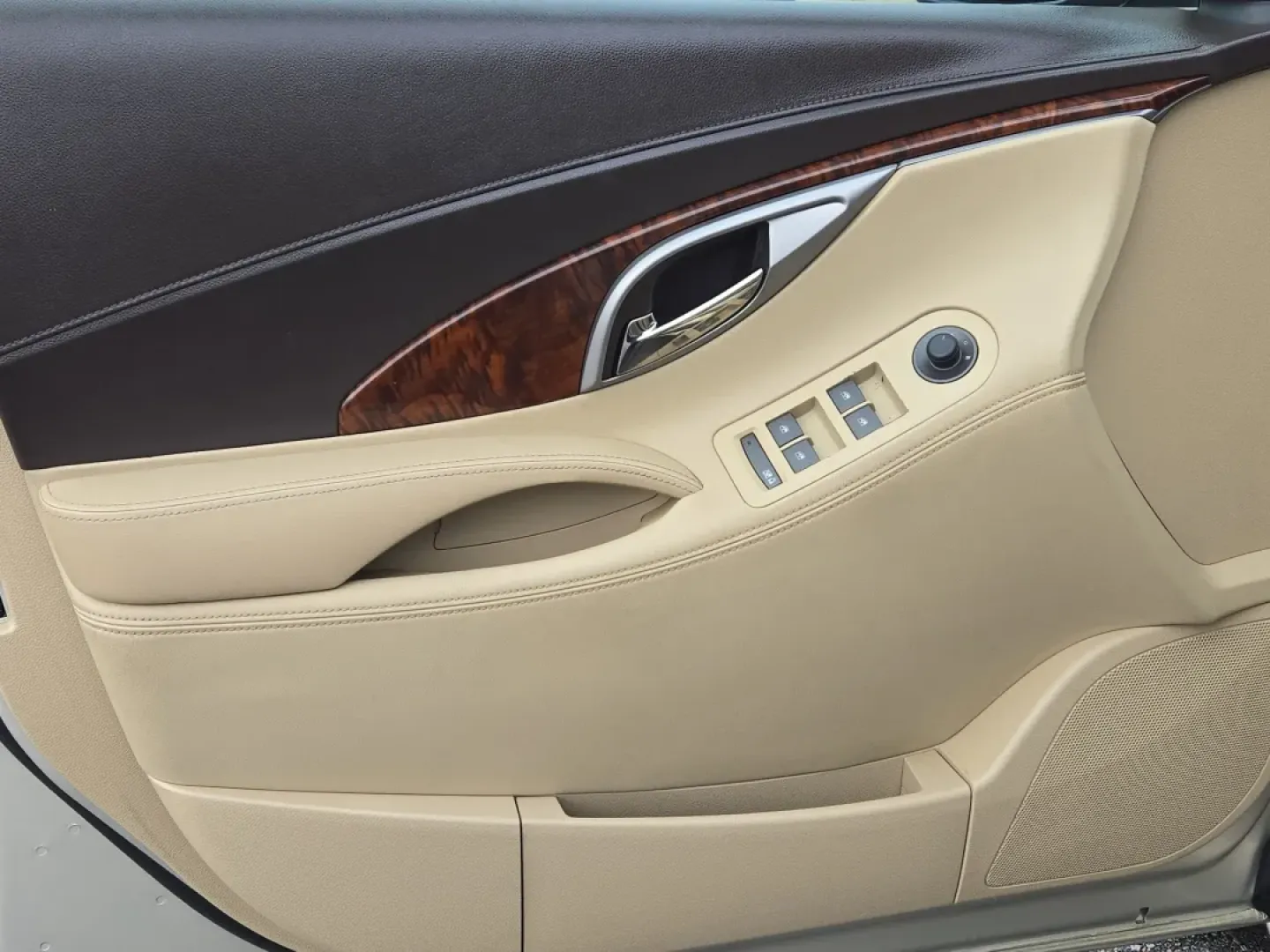 2011 /Cocoa/Light Cashmere Buick LaCrosse CX (1G4GA5EC5BF) with an Other engine, located at 521 Old Farm Lane Rd, Prattville, AL, 36066, (334) 325-1505, 32.482460, -86.416367 - **Elevate Your Daily Commute with the 2011 Buick LaCrosse CX at Gils Auto - Prattville!**<br /> <br /> If you're on the hunt for a stylish and reliable sedan that effortlessly combines comfort, technology, and fuel efficiency, then look no further than the 2011 Buick LaCrosse CX, available now at Gi - Photo#9