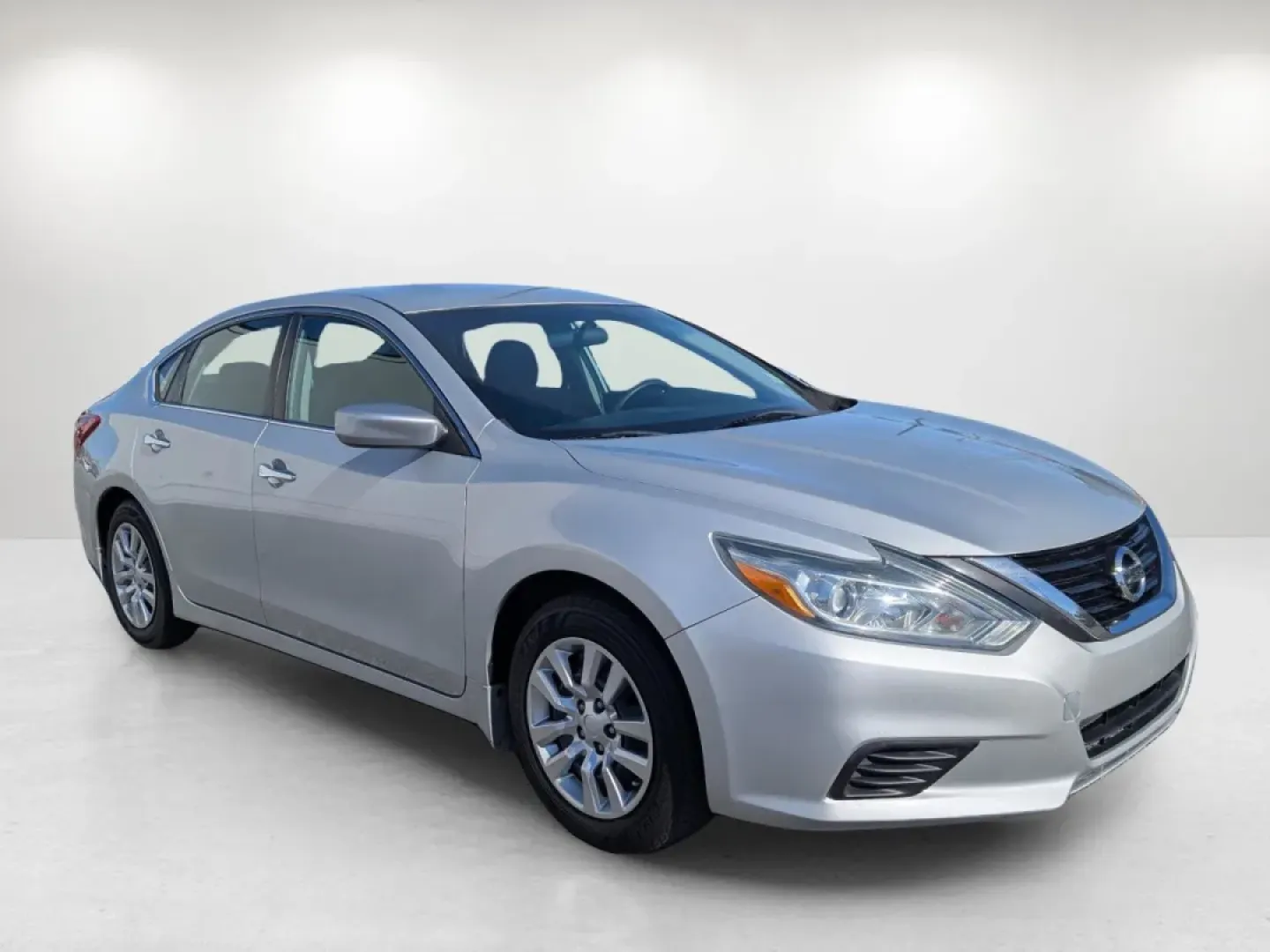 2018 /Charcoal Nissan Altima 2.5 S (1N4AL3AP6JC) with an Other engine, located at 3959 U.S. 80 W, Phenix City, AL, 36870, (334) 297-4885, 32.469296, -85.135185 - Discover the perfect blend of style, comfort, and reliability with the 2018 Nissan Altima 2.5 S, now available at Gils Auto in Phenix City, AL. This sedan is not just a vehicle; it's an extension of your lifestyle, tailored for individuals who value efficiency and safety without compromising on feat - Photo#2