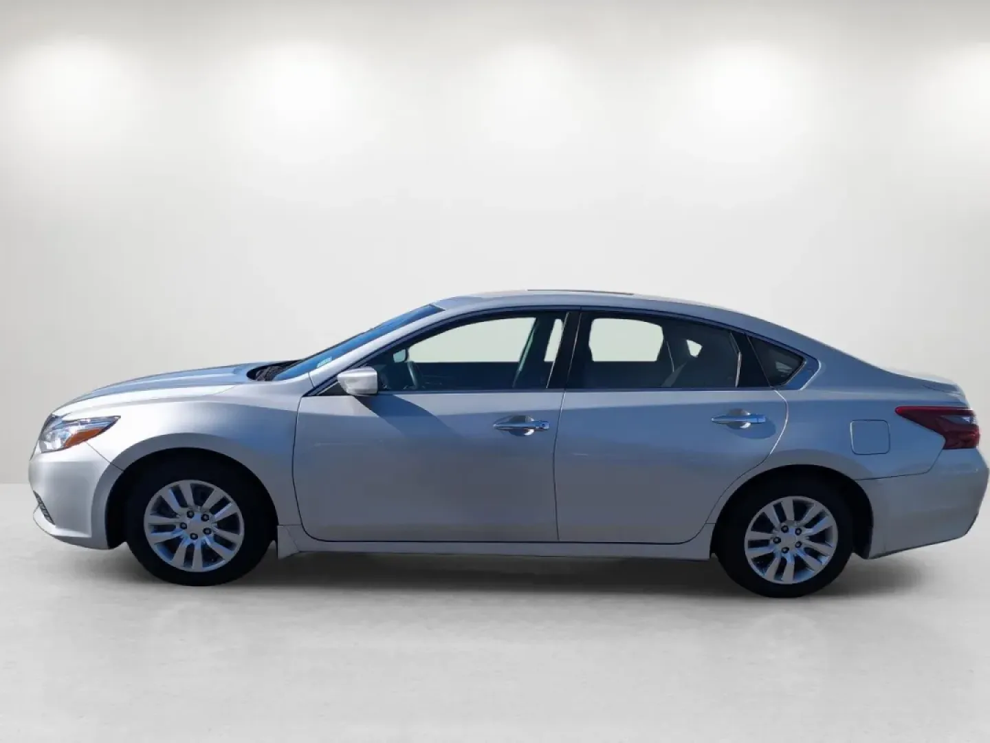 2018 /Charcoal Nissan Altima 2.5 S (1N4AL3AP6JC) with an Other engine, located at 3959 U.S. 80 W, Phenix City, AL, 36870, (334) 297-4885, 32.469296, -85.135185 - Discover the perfect blend of style, comfort, and reliability with the 2018 Nissan Altima 2.5 S, now available at Gils Auto in Phenix City, AL. This sedan is not just a vehicle; it's an extension of your lifestyle, tailored for individuals who value efficiency and safety without compromising on feat - Photo#7