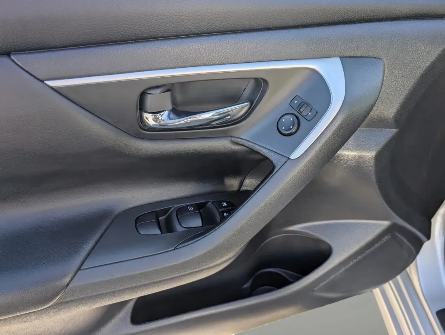 2018 /Charcoal Nissan Altima 2.5 S (1N4AL3AP6JC) with an Other engine, located at 3959 U.S. 80 W, Phenix City, AL, 36870, (334) 297-4885, 32.469296, -85.135185 - Discover the perfect blend of style, comfort, and reliability with the 2018 Nissan Altima 2.5 S, now available at Gils Auto in Phenix City, AL. This sedan is not just a vehicle; it's an extension of your lifestyle, tailored for individuals who value efficiency and safety without compromising on feat - Photo#8