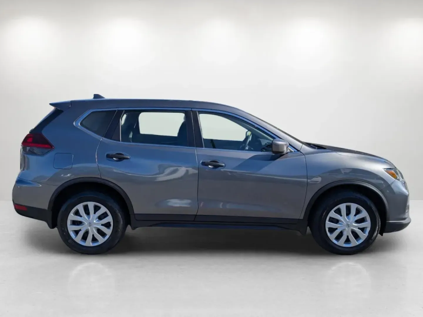 2019 /Charcoal Nissan Rogue S (5N1AT2MT6KC) with an Other engine, located at 3959 U.S. 80 W, Phenix City, AL, 36870, (334) 297-4885, 32.469296, -85.135185 - **Discover Your Next Adventure with the 2019 Nissan Rogue at Gils Auto in Phenix City, AL!**<br /> <br /> Are you ready to elevate your lifestyle with a versatile and reliable SUV? The 2019 Nissan Rogue is your perfect partner for everything from daily commutes to weekend getaways. With its spacious - Photo#3