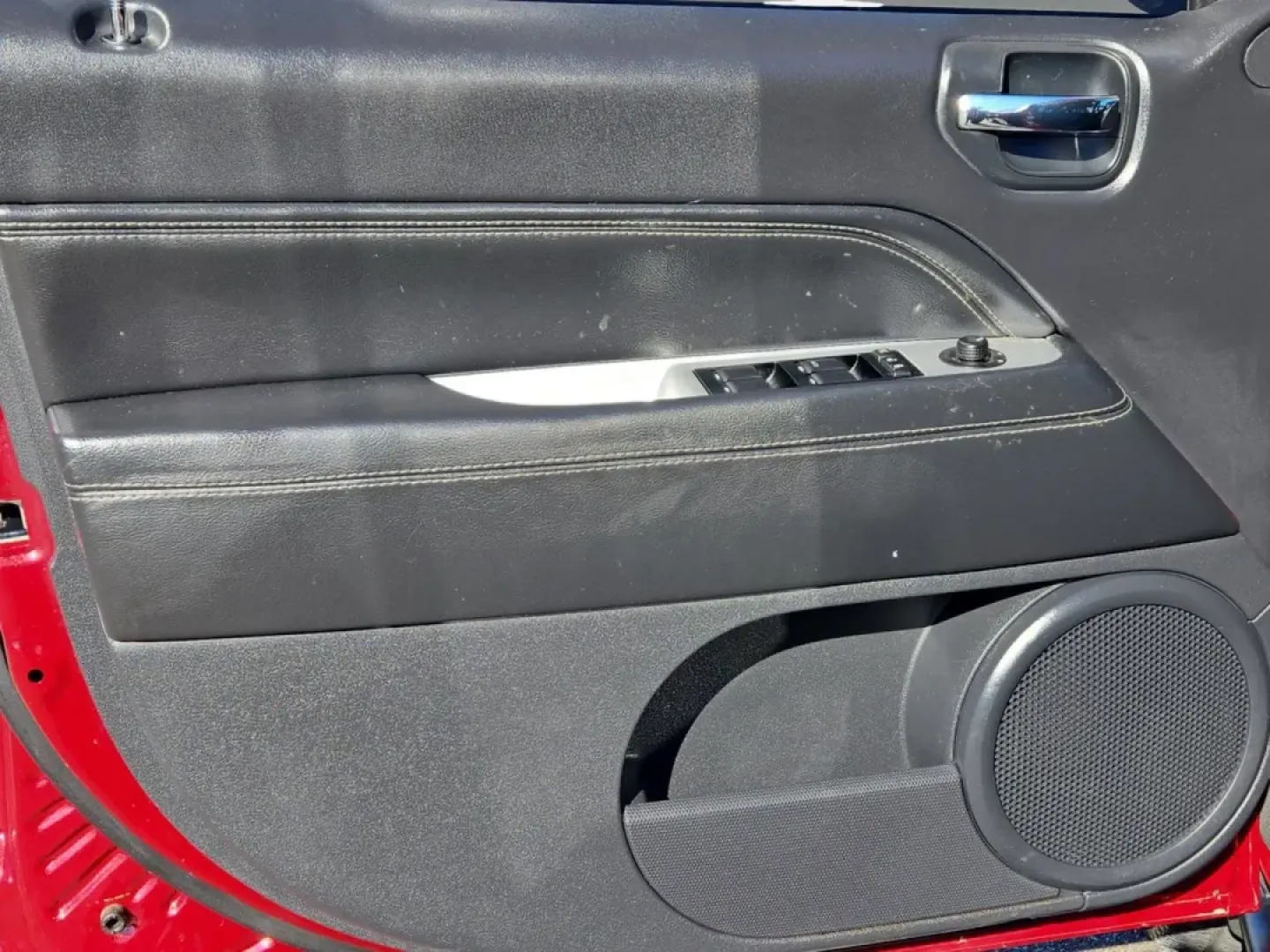 2014 /Dark Slate Gray Jeep Compass Latitude (1C4NJDEBXED) with an Other engine, located at 521 Old Farm Lane Rd, Prattville, AL, 36066, (334) 325-1505, 32.482460, -86.416367 - **Adventure Awaits: 2014 Jeep Compass Latitude - Your Ideal SUV for All Occasions!** <br /> <br /> Get ready to elevate your driving experience with this stunning 2014 Jeep Compass Latitude! Perfect for weekend adventures, family outings, or your daily commute, this versatile SUV offers the ideal bl - Photo#10