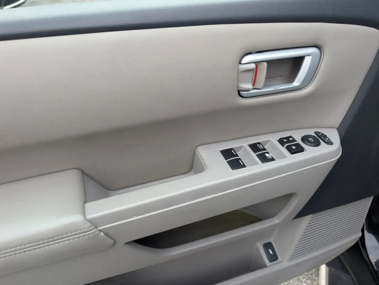 2011 Honda Pilot EX-L (5FNYF3H68BB) with an Other engine, located at 521 Old Farm Lane Rd, Prattville, AL, 36066, (334) 325-1505, 32.482460, -86.416367 - **Explore Life's Adventures with the 2011 Honda Pilot EX-L at Gils Auto!**<br /> <br /> Are you ready to take your family outings, weekend adventures, or daily commutes to the next level? Look no further than the 2011 Honda Pilot EX-L, a versatile SUV designed to provide comfort, space, and capabili - Photo#8