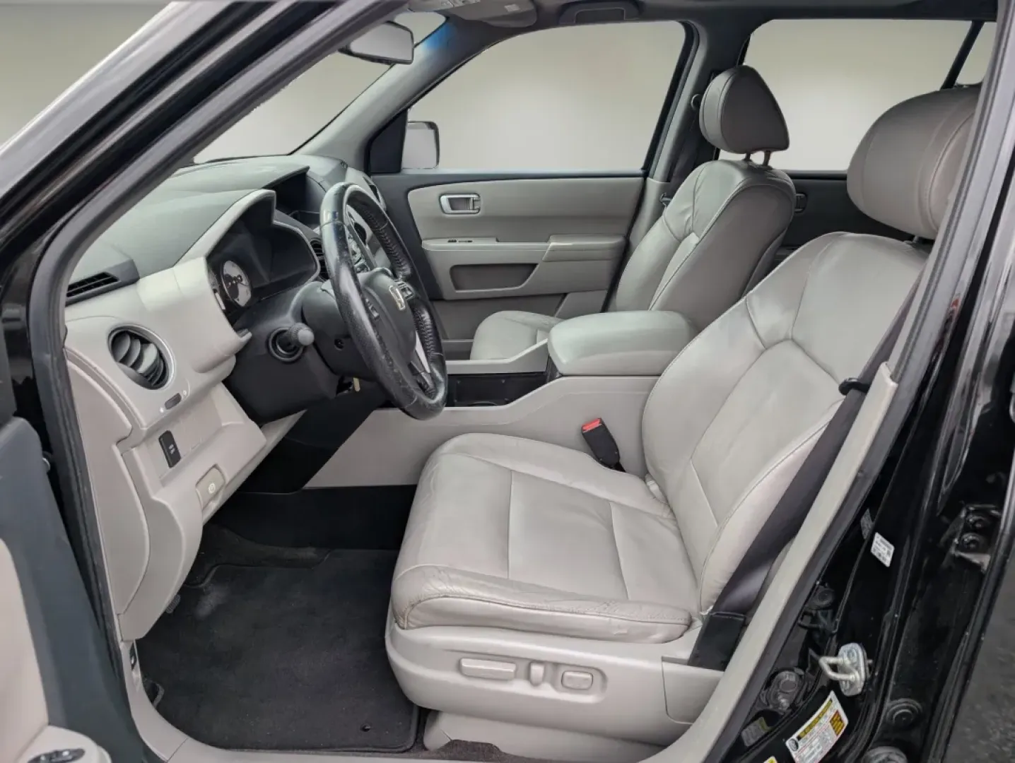 2011 Honda Pilot EX-L (5FNYF3H68BB) with an Other engine, located at 521 Old Farm Lane Rd, Prattville, AL, 36066, (334) 325-1505, 32.482460, -86.416367 - **Explore Life's Adventures with the 2011 Honda Pilot EX-L at Gils Auto!**<br /> <br /> Are you ready to take your family outings, weekend adventures, or daily commutes to the next level? Look no further than the 2011 Honda Pilot EX-L, a versatile SUV designed to provide comfort, space, and capabili - Photo#9