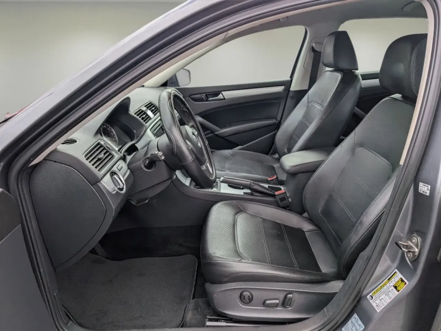 2013 Volkswagen Passat SE (1VWBH7A38DC) with an Other engine, located at 521 Old Farm Lane Rd, Prattville, AL, 36066, (334) 325-1505, 32.482460, -86.416367 - Rev up your driving experience with the perfect blend of style, comfort, and functionality-the 2013 Volkswagen Passat! This sedan isn't just a vehicle; it's a lifestyle upgrade. Whether you're commuting through the bustling streets of Phenix City, AL, or embarking on memorable weekend adventures wit - Photo#9