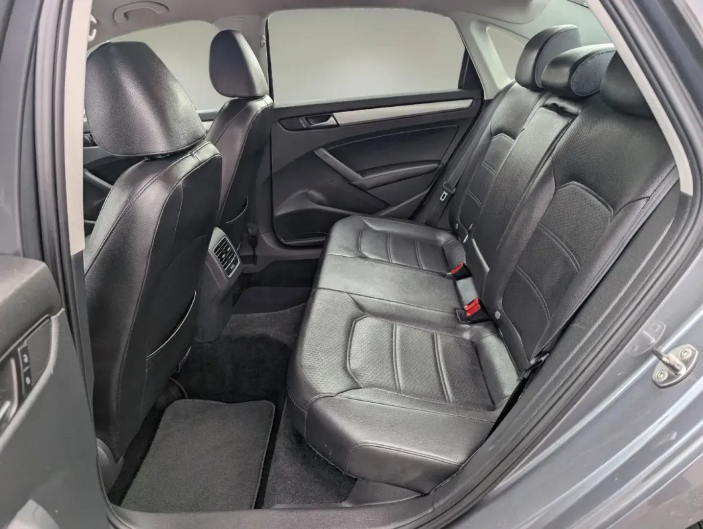 2013 Volkswagen Passat SE (1VWBH7A38DC) with an Other engine, located at 521 Old Farm Lane Rd, Prattville, AL, 36066, (334) 325-1505, 32.482460, -86.416367 - Rev up your driving experience with the perfect blend of style, comfort, and functionality-the 2013 Volkswagen Passat! This sedan isn't just a vehicle; it's a lifestyle upgrade. Whether you're commuting through the bustling streets of Phenix City, AL, or embarking on memorable weekend adventures wit - Photo#10