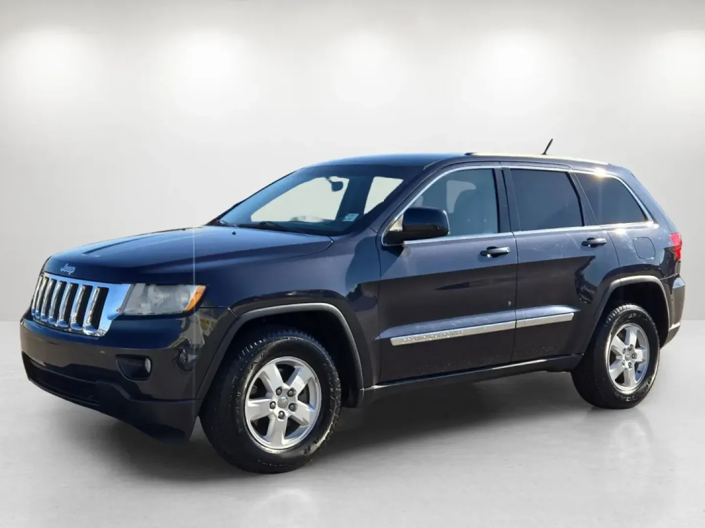 2013 /Black Jeep Grand Cherokee Laredo (1C4RJEAGXDC) with an Other engine, located at 521 Old Farm Lane Rd, Prattville, AL, 36066, (334) 325-1505, 32.482460, -86.416367 - Get ready to take your adventures to the next level with this stunning 2013 Jeep Grand Cherokee Laredo, perfect for families on the go or individuals seeking a reliable companion for weekend getaways. Its robust design, spacious interior, and advanced features make it an ideal choice for those who a - Photo#1