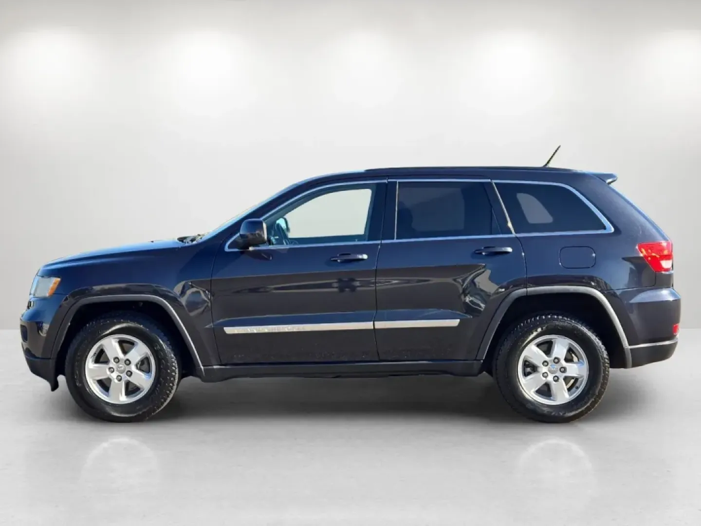 2013 /Black Jeep Grand Cherokee Laredo (1C4RJEAGXDC) with an Other engine, located at 521 Old Farm Lane Rd, Prattville, AL, 36066, (334) 325-1505, 32.482460, -86.416367 - Get ready to take your adventures to the next level with this stunning 2013 Jeep Grand Cherokee Laredo, perfect for families on the go or individuals seeking a reliable companion for weekend getaways. Its robust design, spacious interior, and advanced features make it an ideal choice for those who a - Photo#9