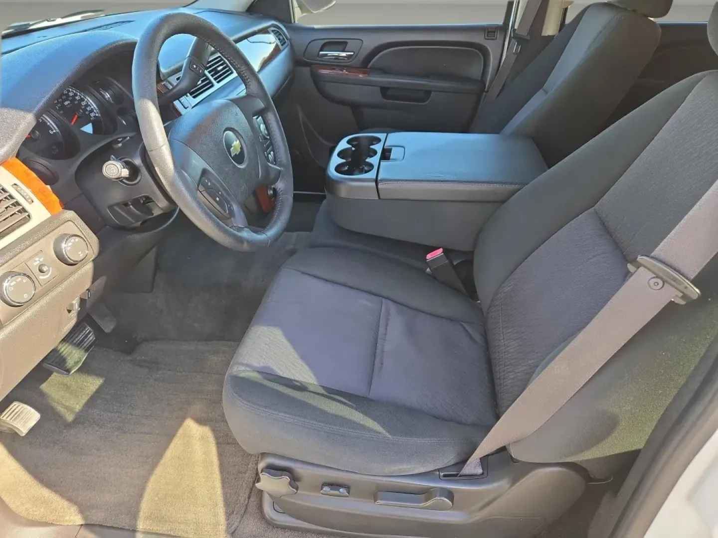 2011 /Ebony Chevrolet Suburban LS (1GNSKHE38BR) with an Other engine, located at 521 Old Farm Lane Rd, Prattville, AL, 36066, (334) 325-1505, 32.482460, -86.416367 - Are you ready for your next adventure? The 2011 Chevrolet Suburban LS is the ultimate vehicle for families on the go, weekend warriors, and anyone who values space, comfort, and capability. With its robust 4WD drivetrain, this SUV is perfect for those living in Prattville, AL, who love to explore th - Photo#12